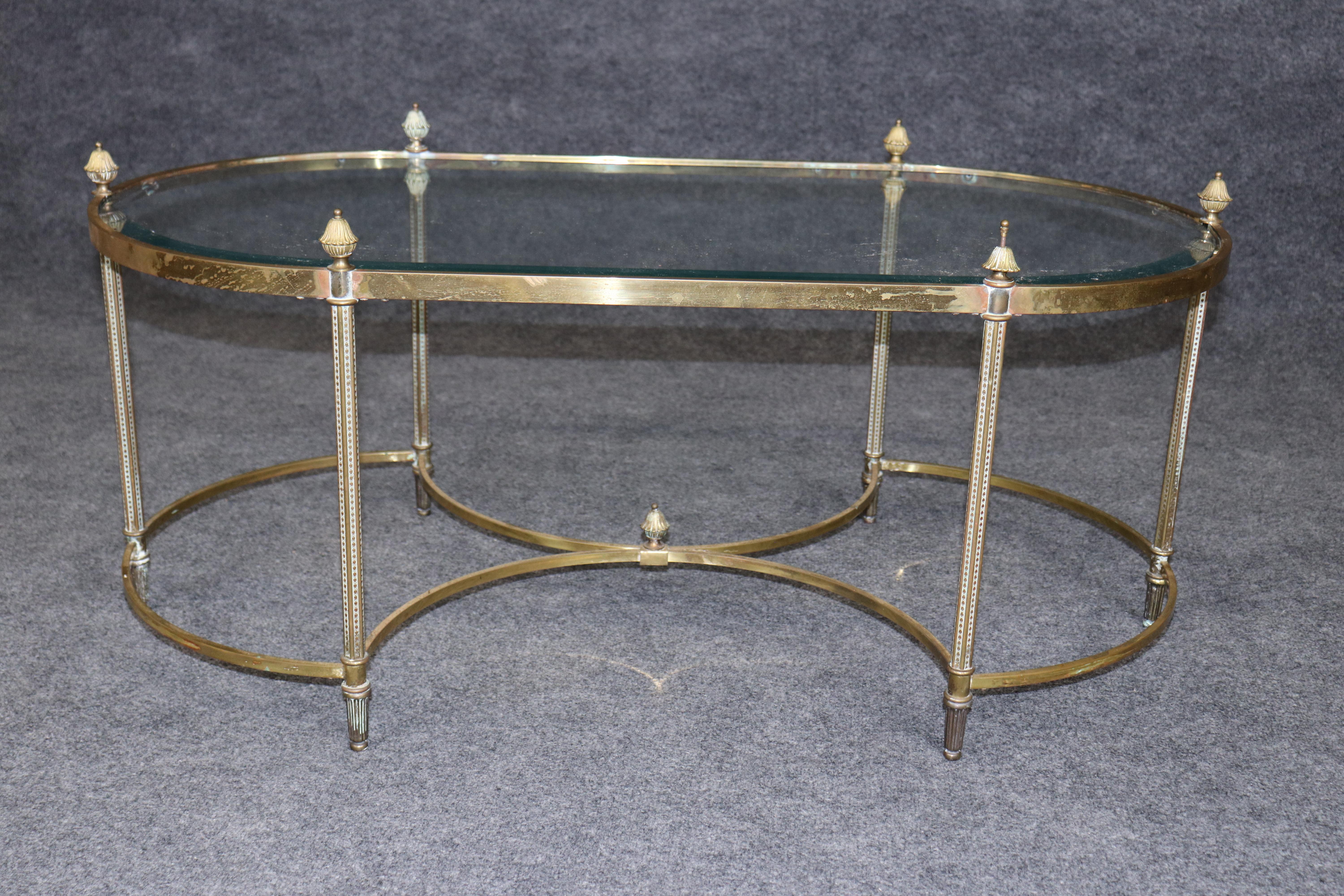 Louis XVI Table basse Directoire ovale en laiton de la Maison Jansen en vente