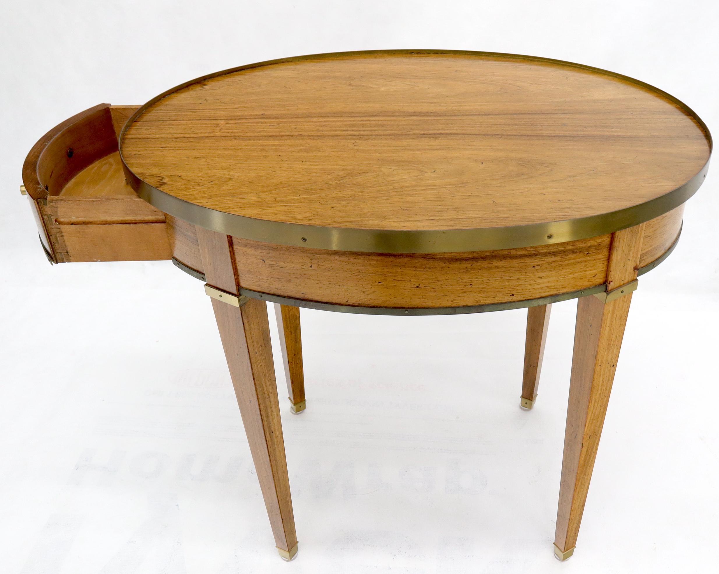Ovaler Beistelltisch aus gebleichter Palisanderholz mit einer Schublade aus Galeriemessing von Baker im Angebot 4