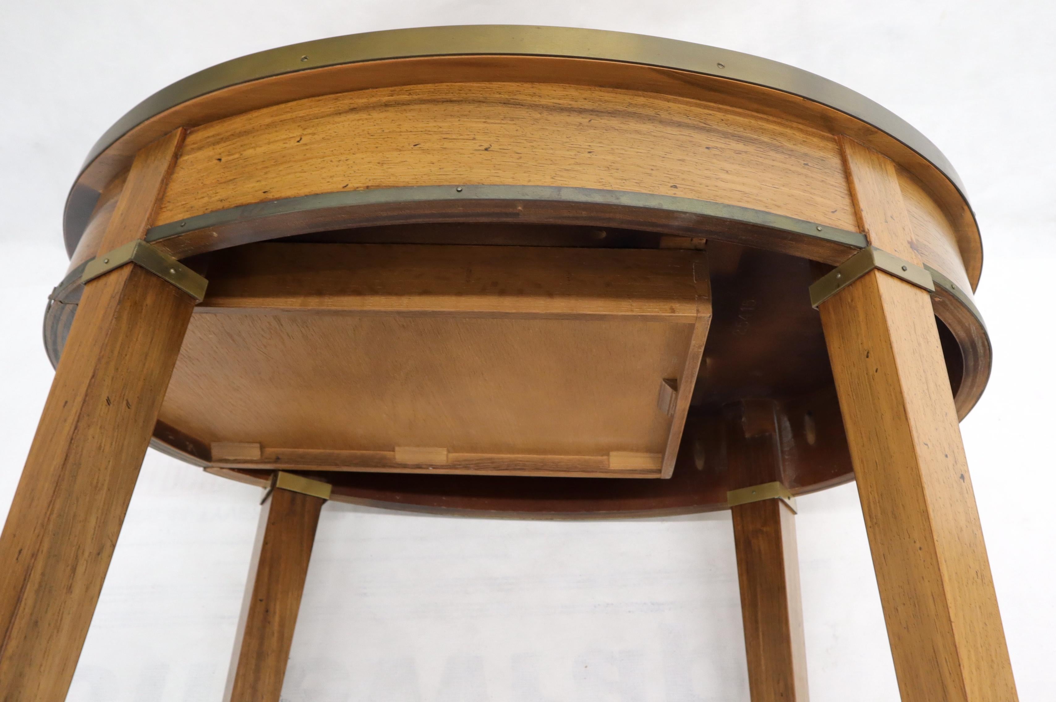 Ovaler Beistelltisch aus gebleichter Palisanderholz mit einer Schublade aus Galeriemessing von Baker im Angebot 5