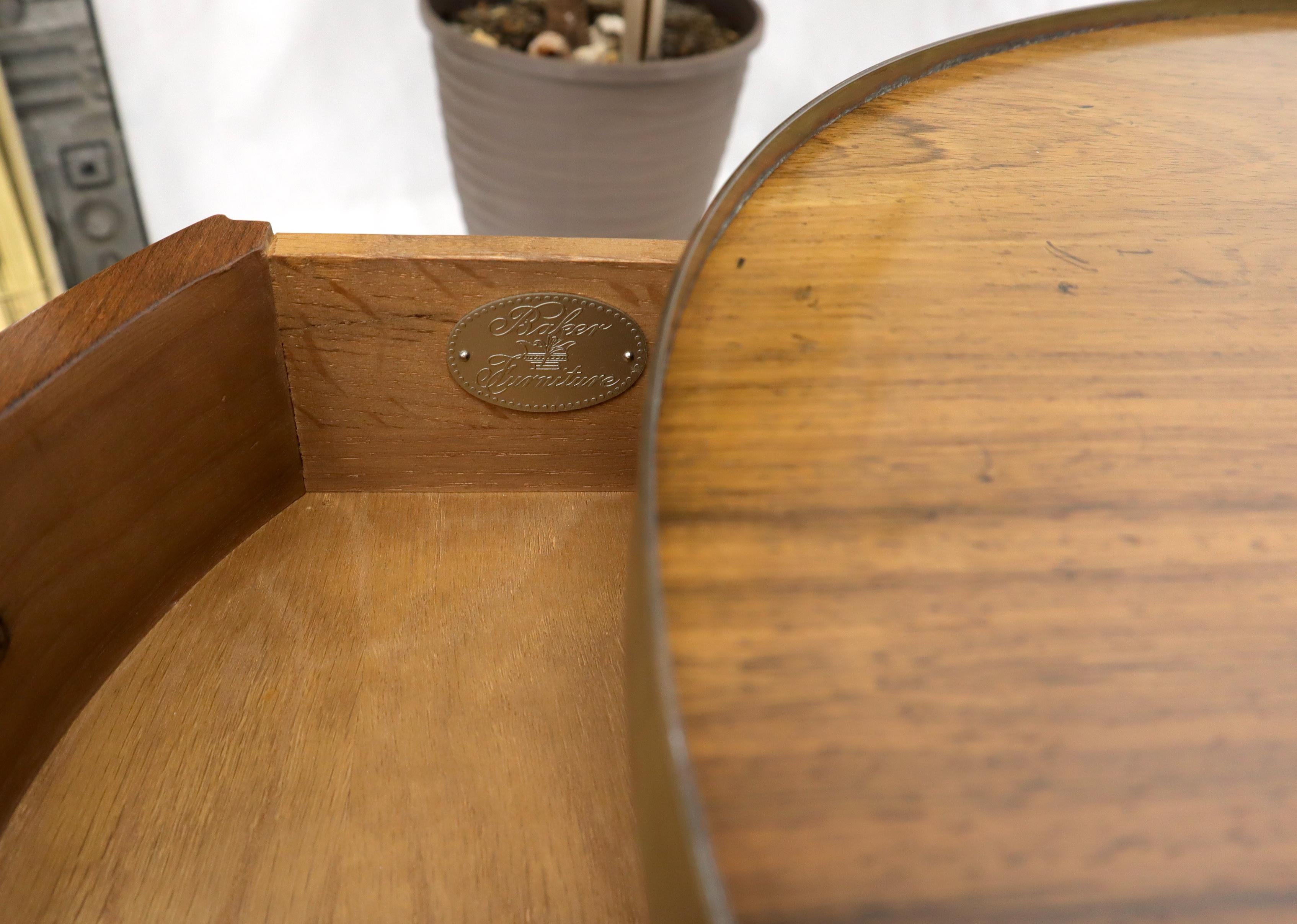 Ovaler Beistelltisch aus gebleichter Palisanderholz mit einer Schublade aus Galeriemessing von Baker im Angebot 2