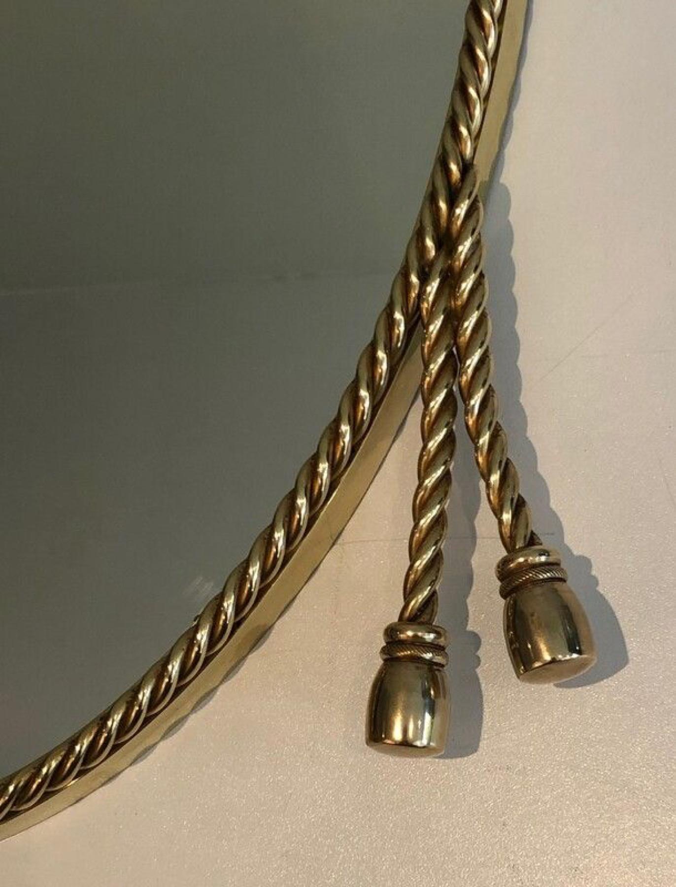 Espejo ovalado de latón rodeado de un cordón Al estilo de la Maison Bagués. Neoclásico en venta