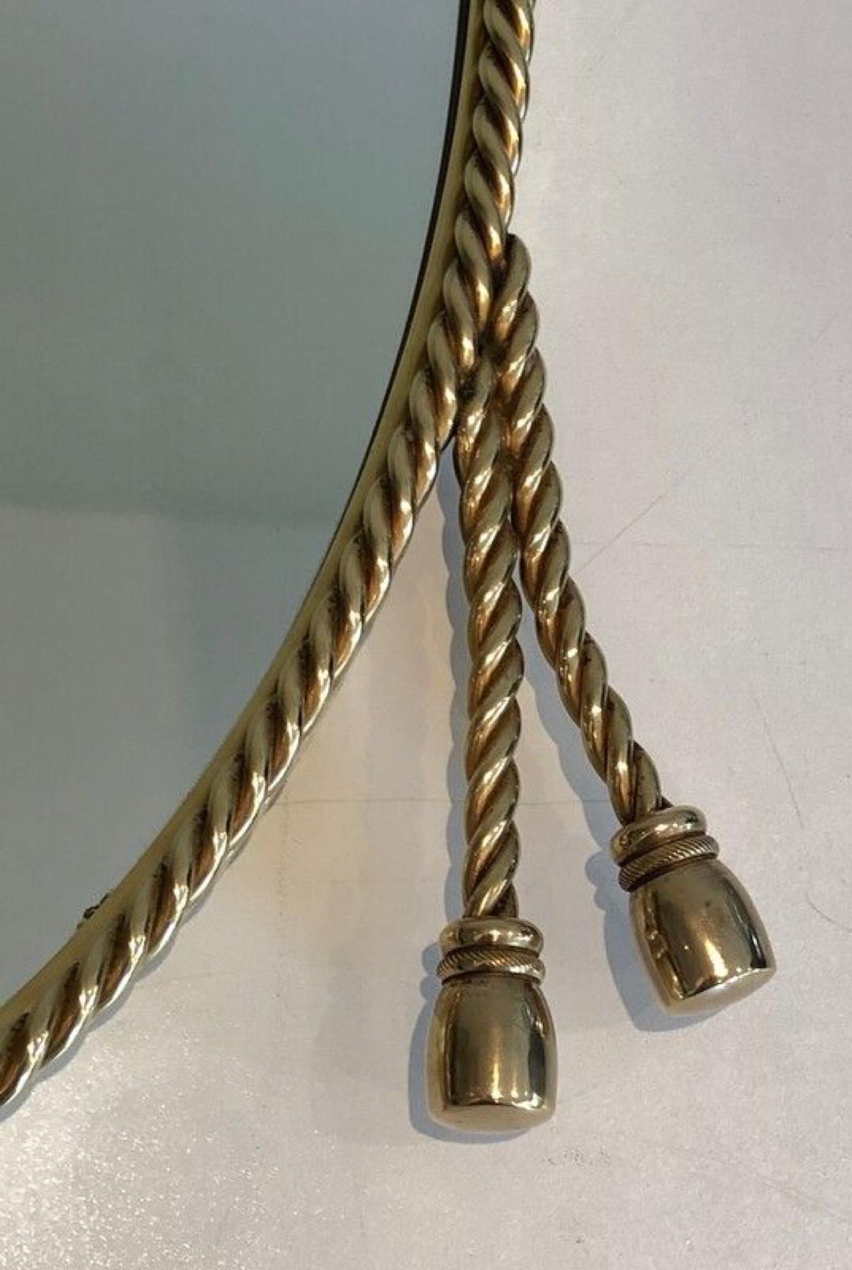 Espejo ovalado de latón rodeado de un cordón Al estilo de la Maison Bagués. Francés en venta