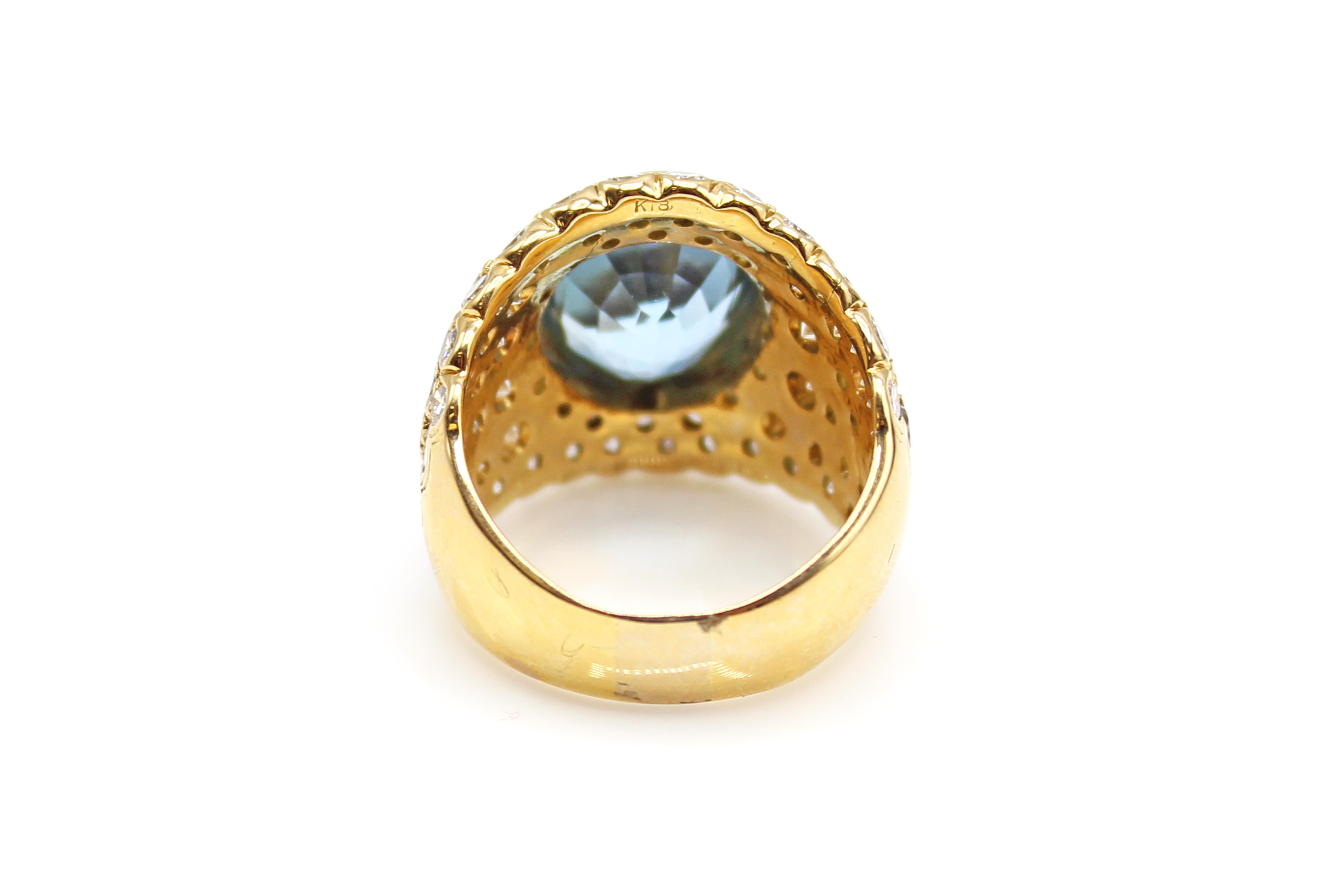 Contemporary Oval Brilliant Aquamarine Diamond 18 Karat Yellow Gold 1980s Cocktail Ring For Sale