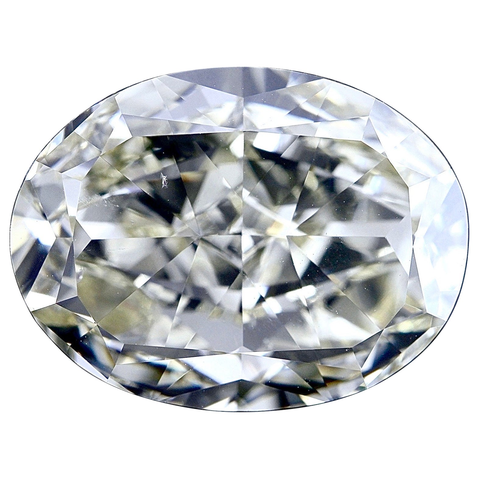Ovaler Brillanten-Diamant  10,05 Karat  N-O Farbe  VS2 Klarheit: nicht zertifiziert