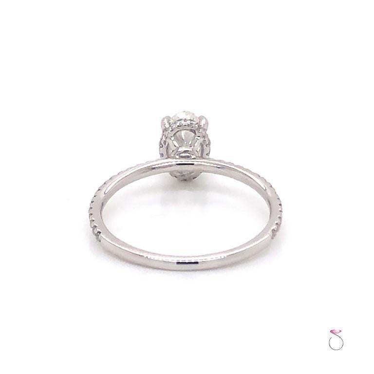 Bague de fiançailles en or 18 carats avec diamant ovale brillant et halo caché au centre 0,71 carat F, VS1, certifié GIA en vente 2
