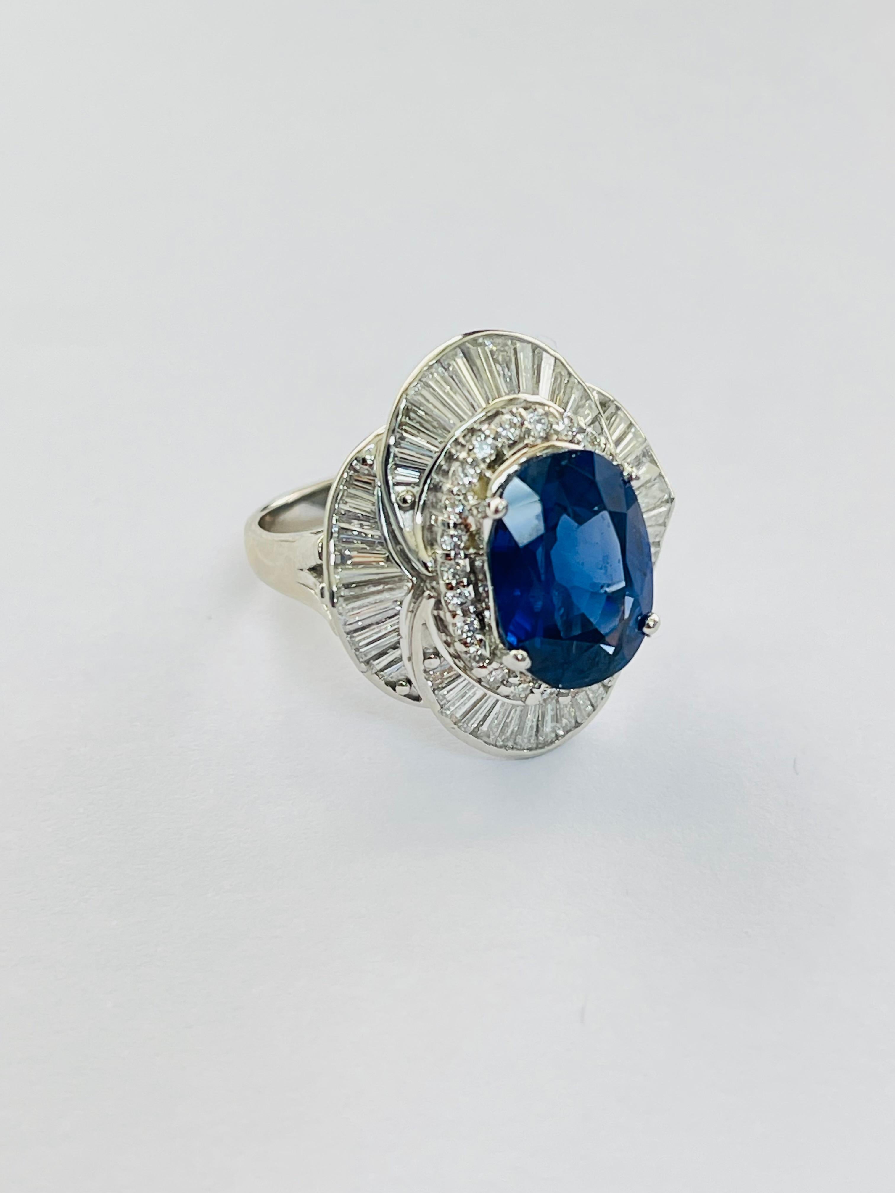 Oval Bue Sapphire Burma No Heat And Diamond Ring In Platinum, SSEF Certified.  In New Condition For Sale In New York, NY