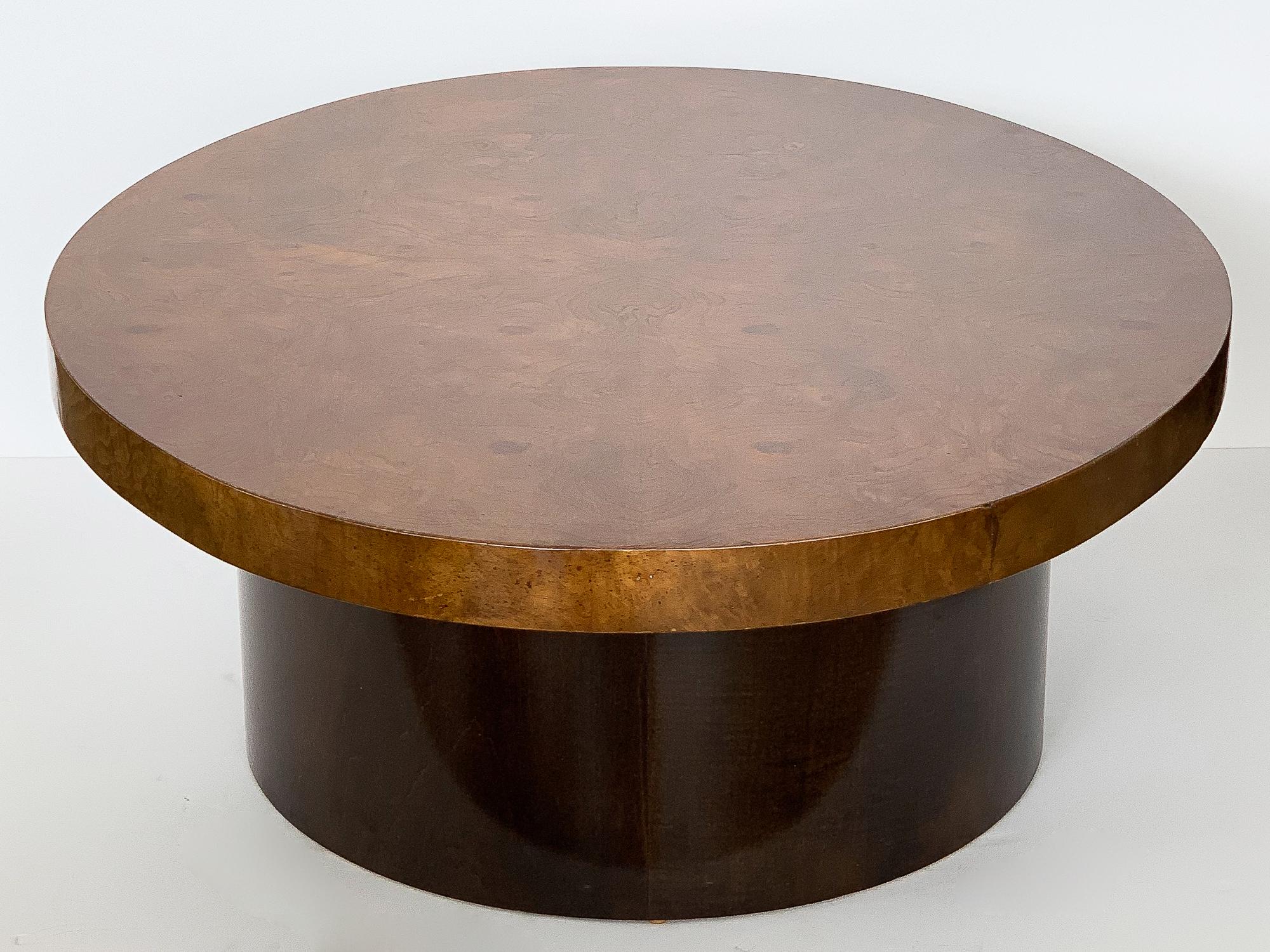 Oval Burl Wood Pedestal Coffee Table In Good Condition In Chicago, IL