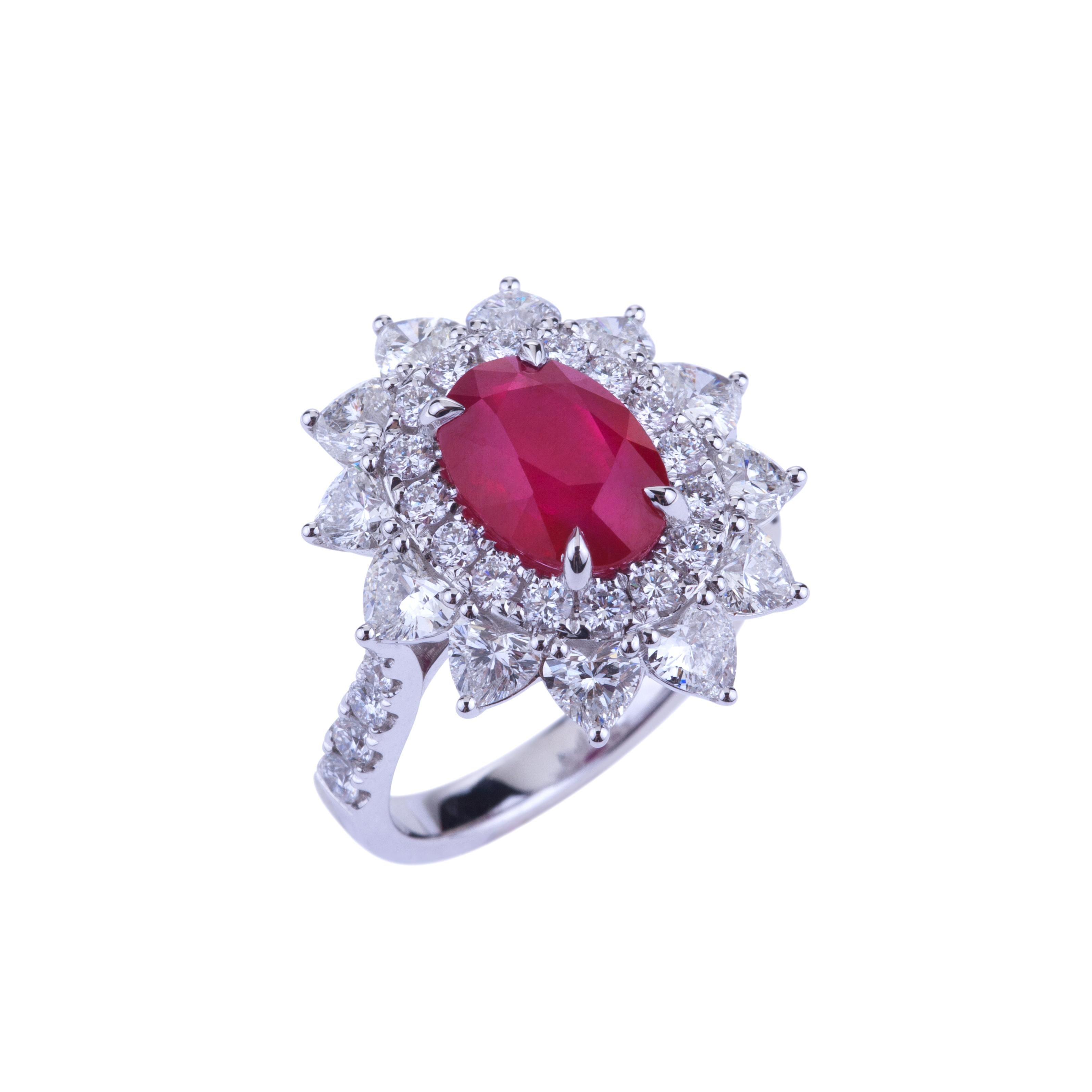 Oval Burma Ruby with Hearth Diamonds White Gold Ring with Certificate In New Condition For Sale In Roma, IT