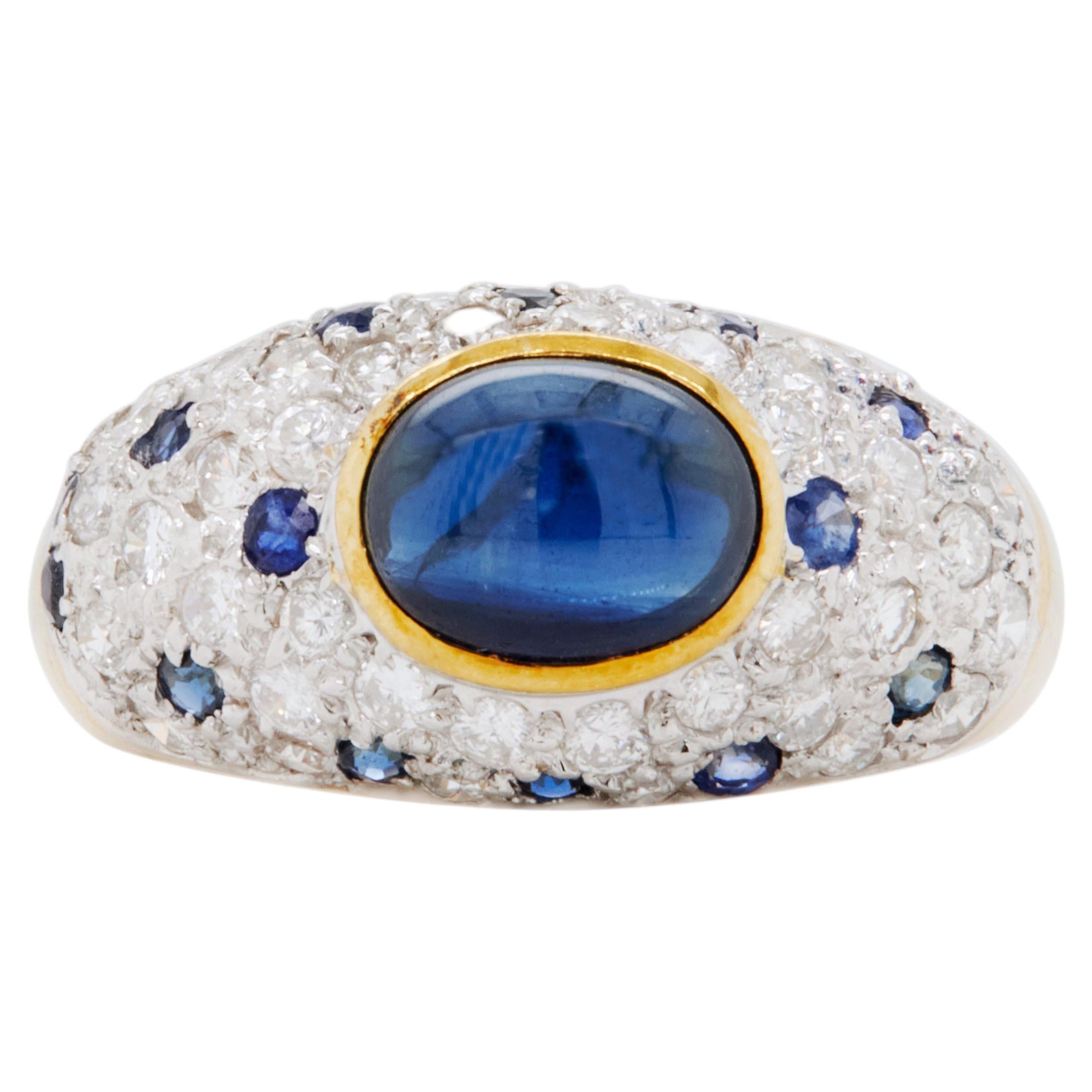 Bague dôme en or 18 carats avec saphir bleu ovale cabochon et diamant en vente