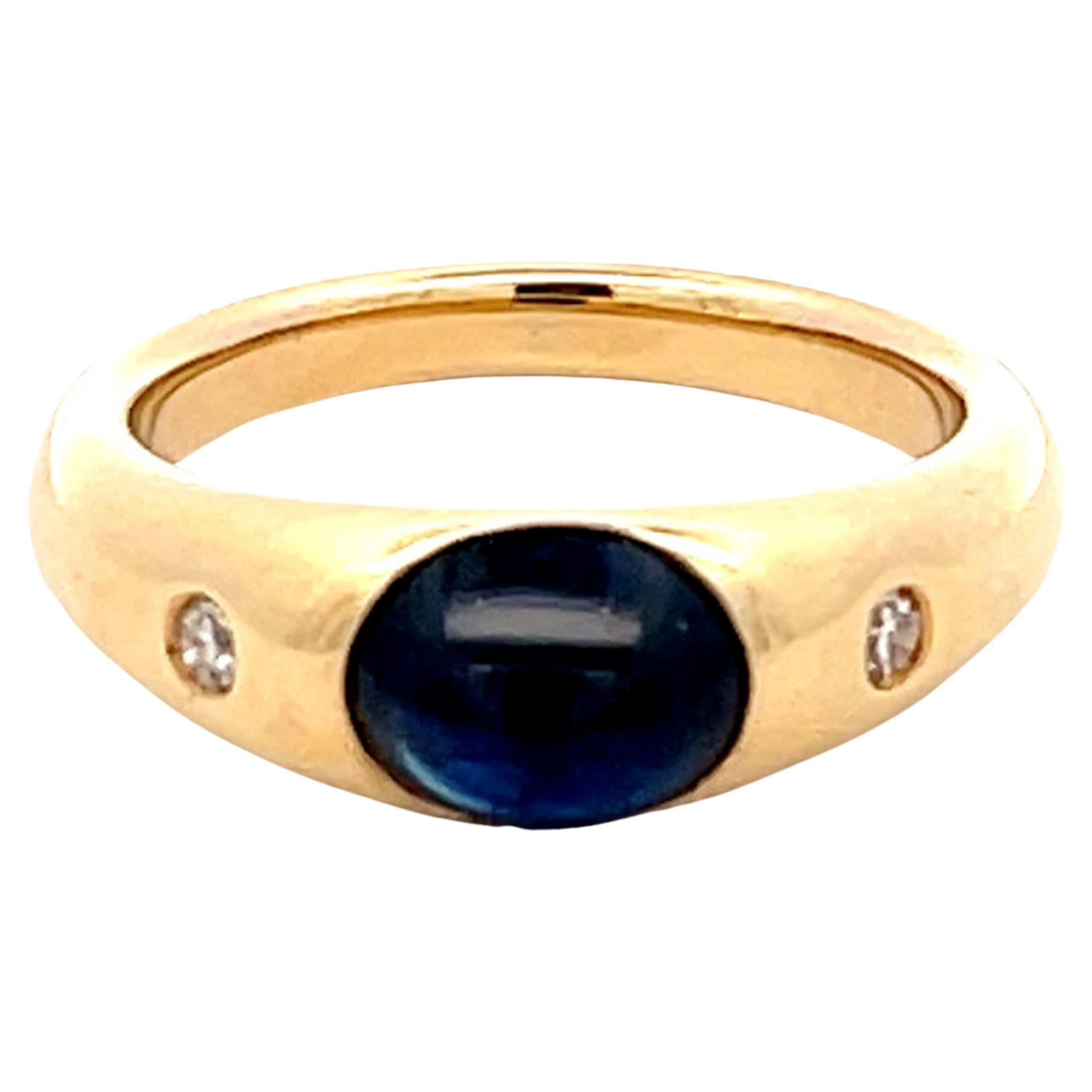 Bague en or jaune 18 carats avec diamants et saphir bleu cabochon ovale