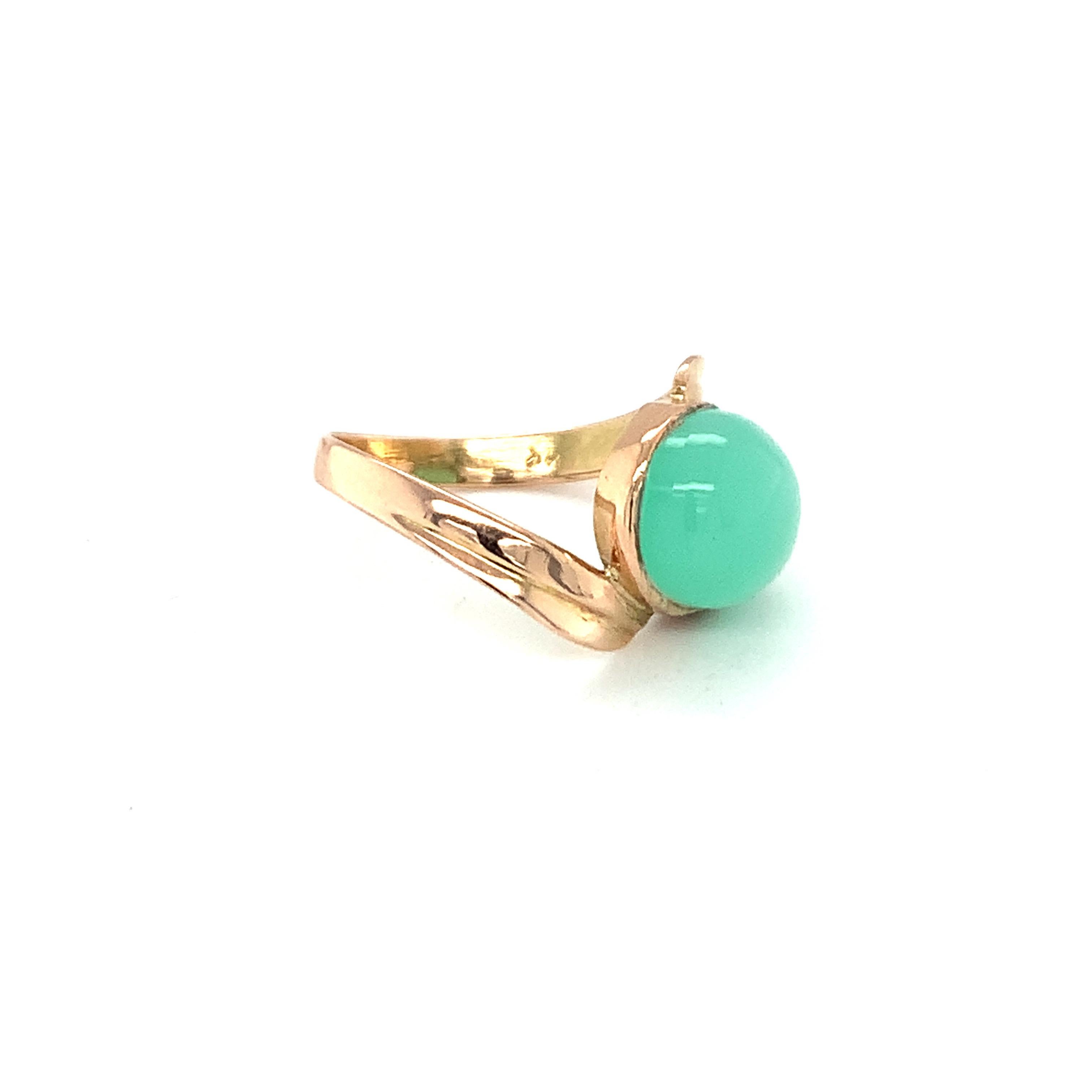 Oval Cabochon Chalcedony 14K Yellow Gold Ring For Sale 3