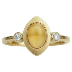 Anillo de oro de 14k con citrino cabujón ovalado