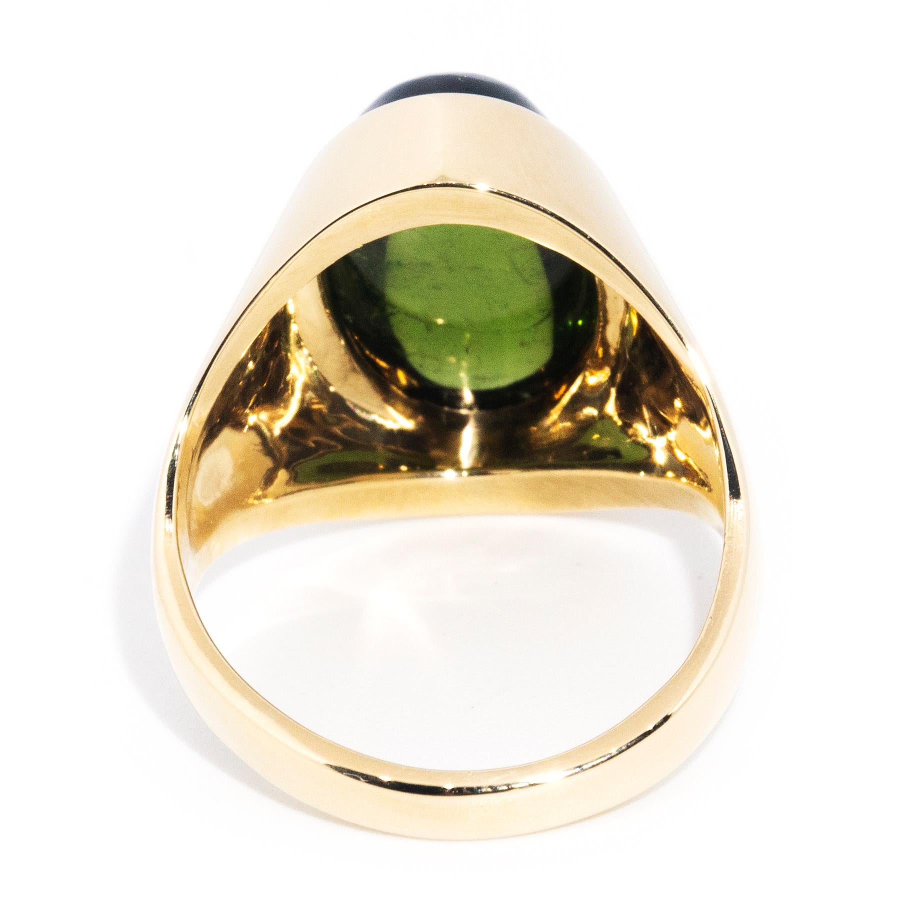 Anello di fidanzamento ovale con tormalina verde taglio cabochon contemporaneo in oro 18 carati in vendita 1