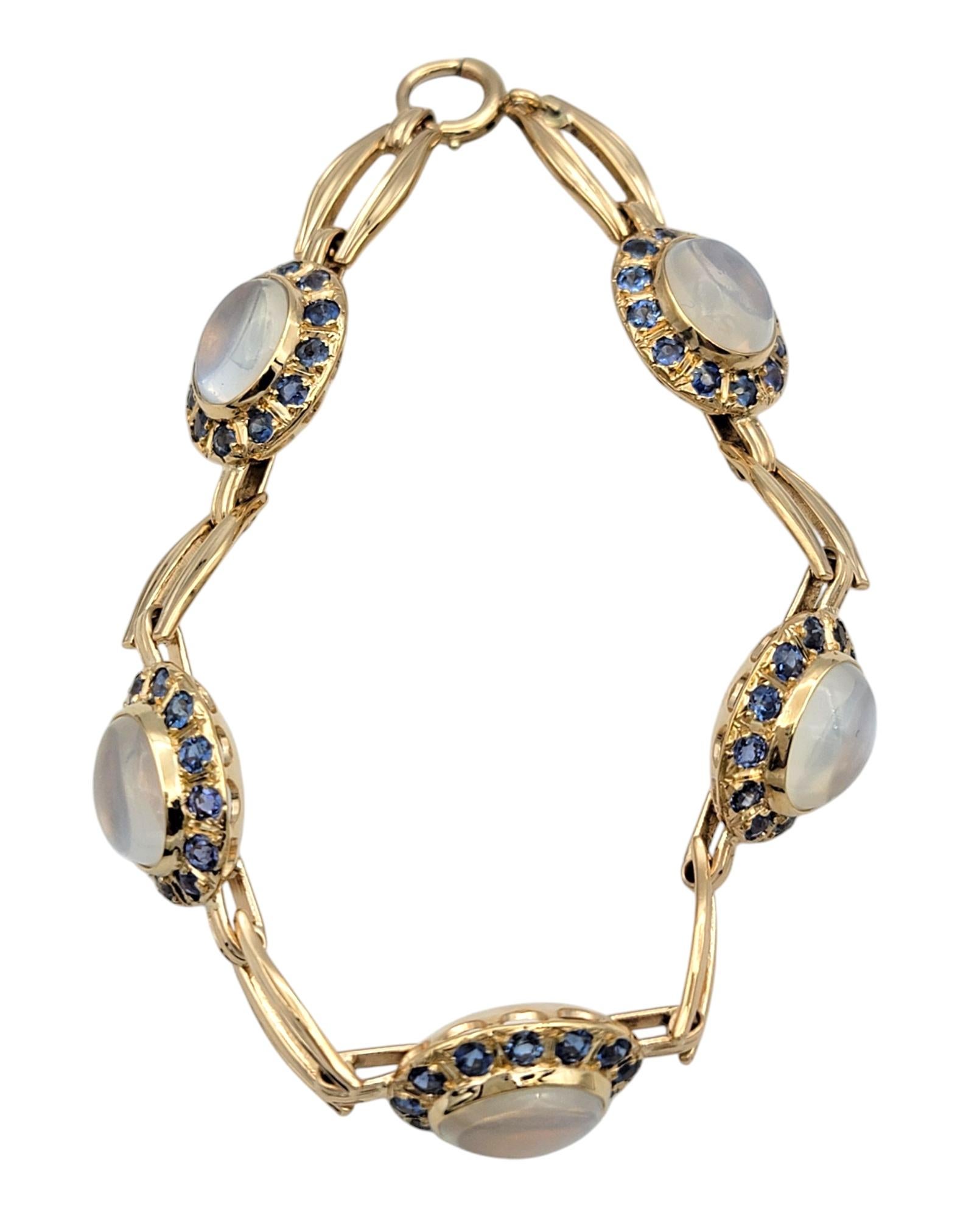 Contemporaneo Bracciale con pietra di luna ovale tagliata a cabochon e zaffiro blu A Link Oro rosa 14 carati in vendita