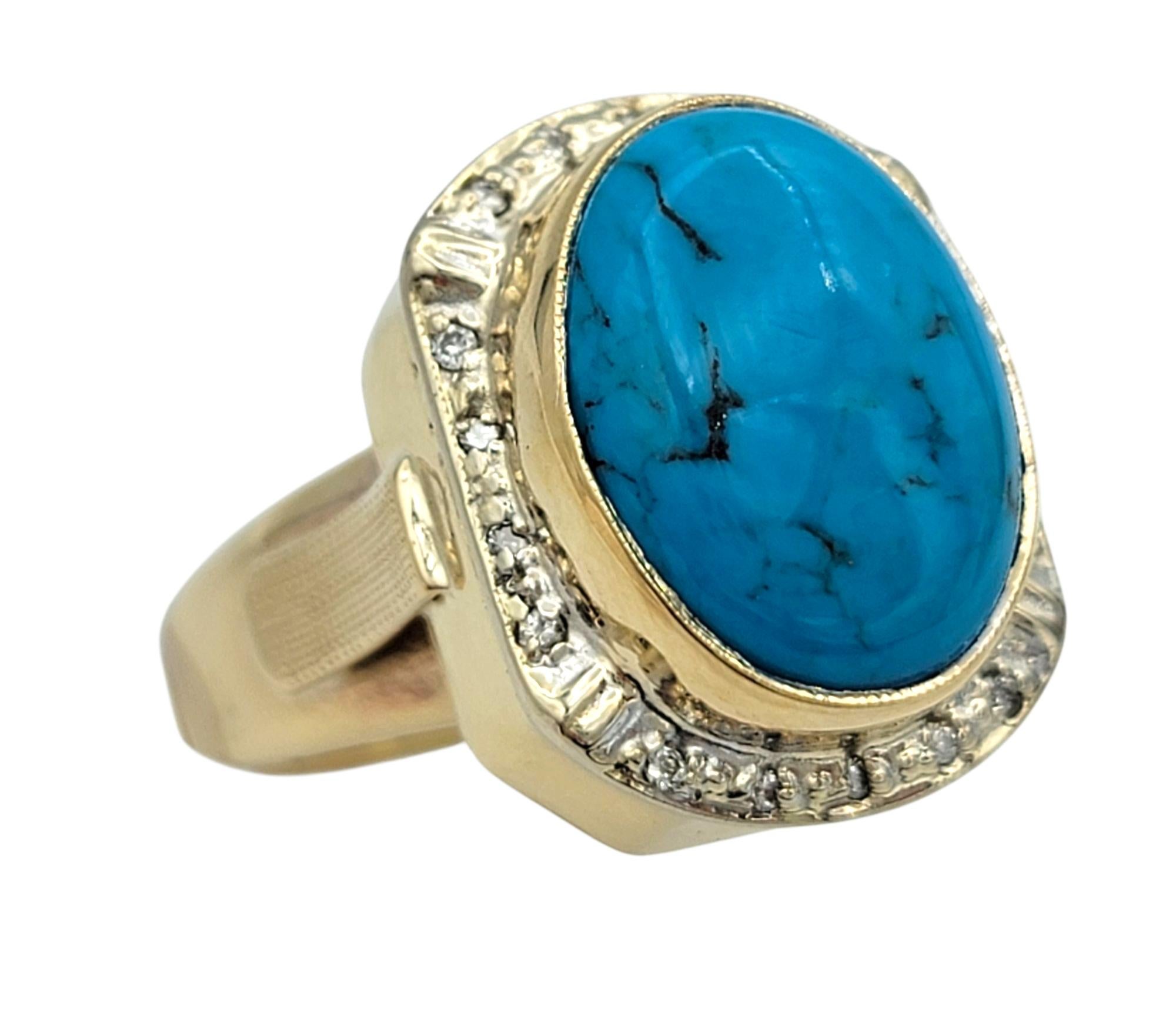 Contemporain Bague cocktail en or jaune 14 carats avec turquoise ovale taillée en cabochon et diamants en vente
