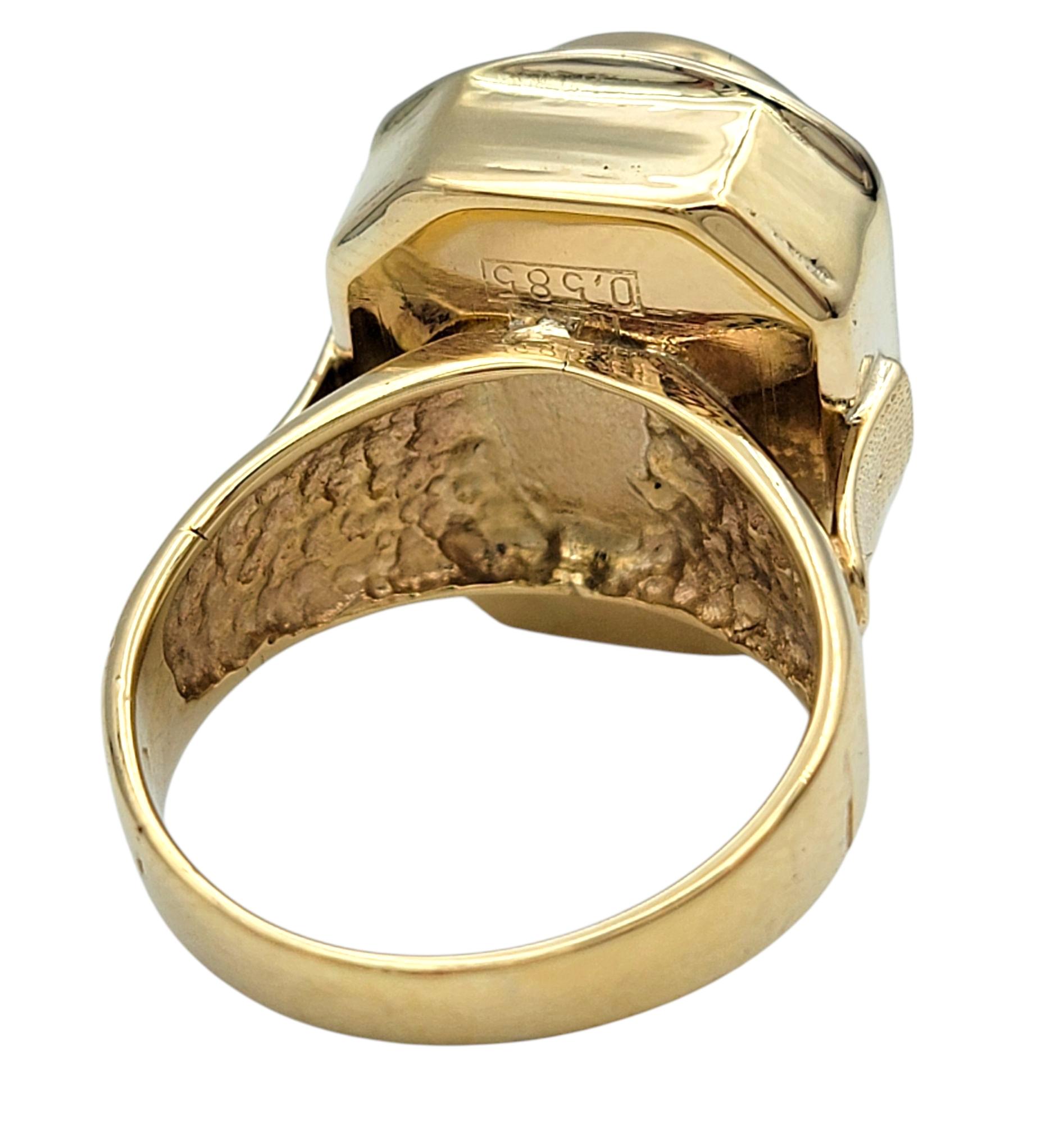 Bague cocktail en or jaune 14 carats avec turquoise ovale taillée en cabochon et diamants Pour femmes en vente