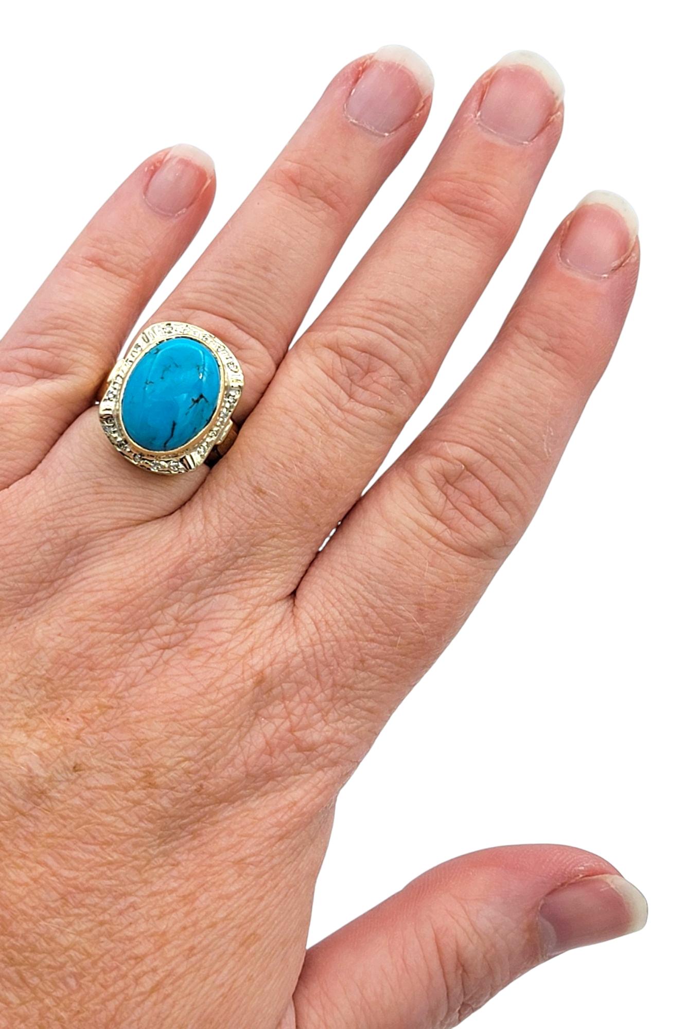 Bague cocktail en or jaune 14 carats avec turquoise ovale taillée en cabochon et diamants en vente 3