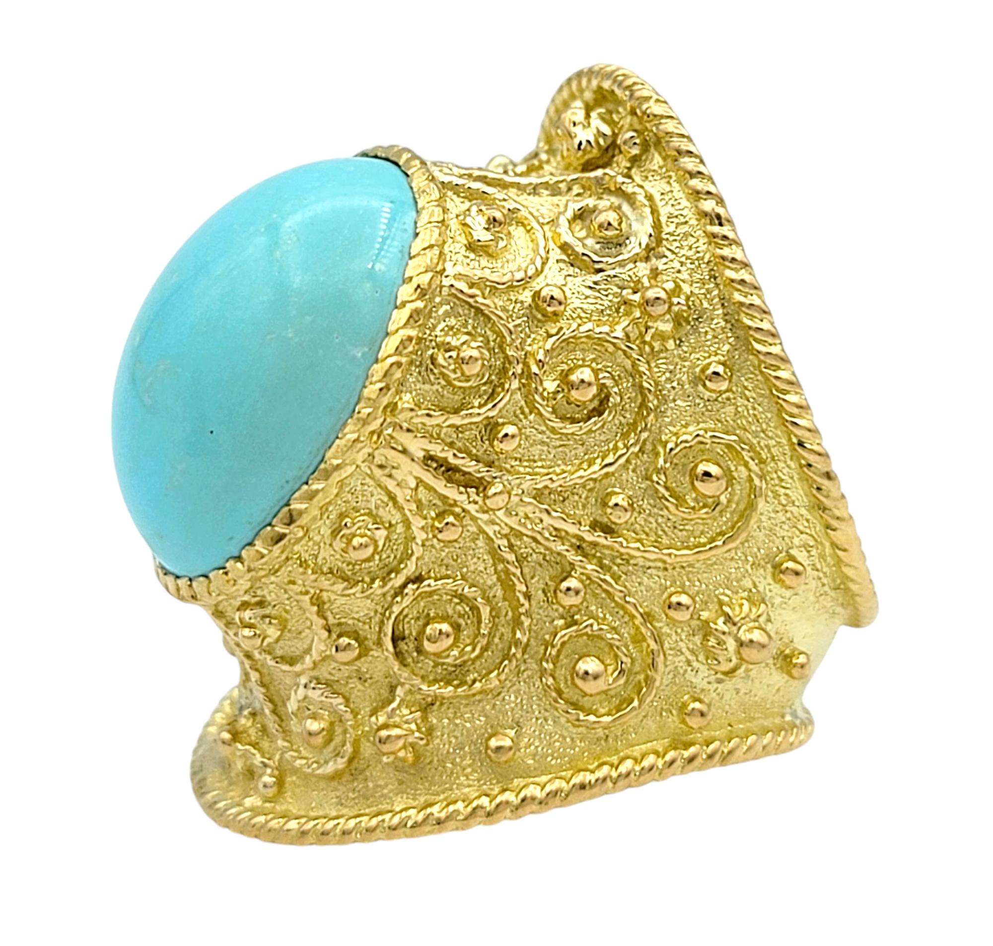 Taille cabochon Bague cocktail de style étrusque en or 18 carats avec turquoise ovale taillée en cabochon en vente