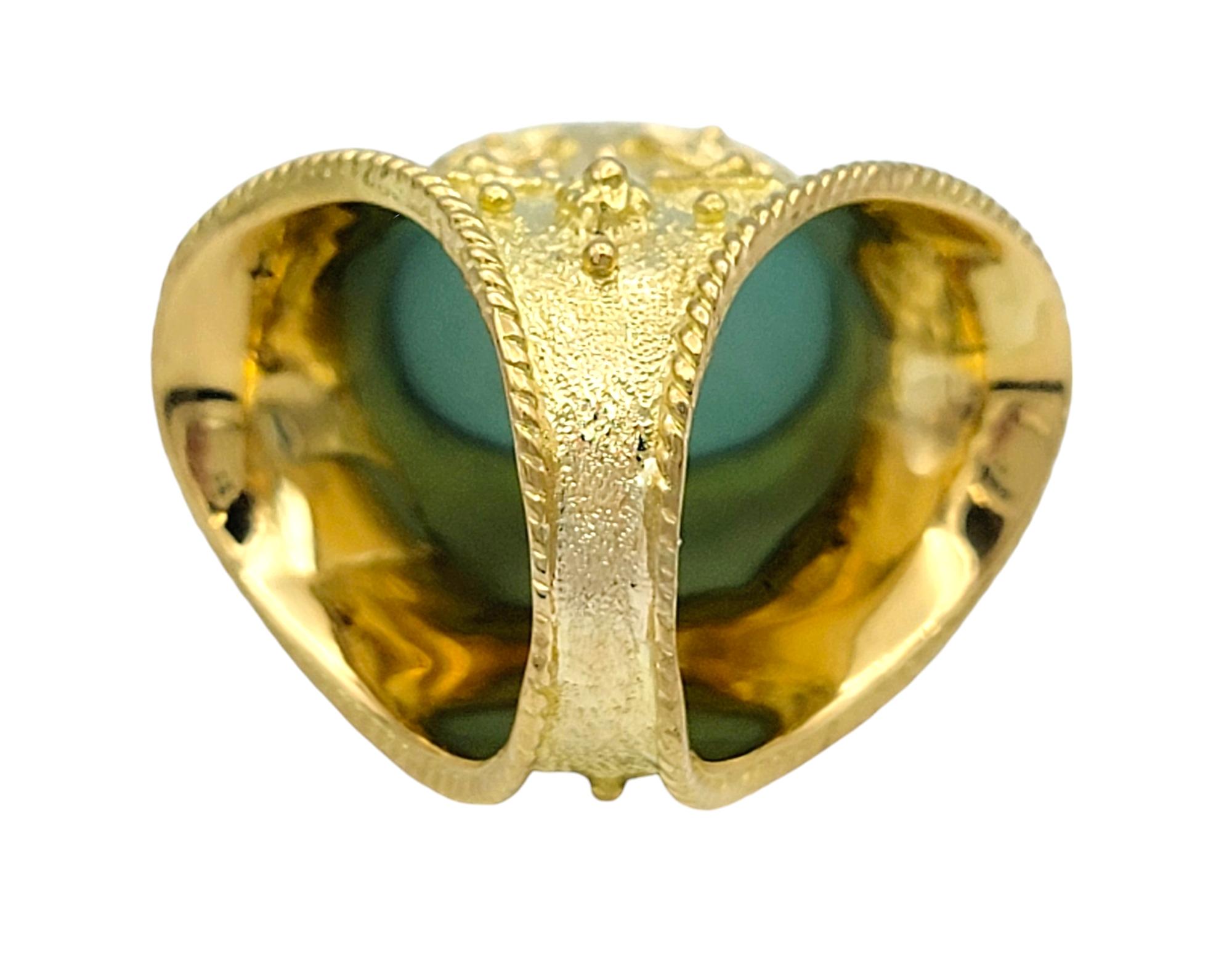 Bague cocktail de style étrusque en or 18 carats avec turquoise ovale taillée en cabochon en vente 1