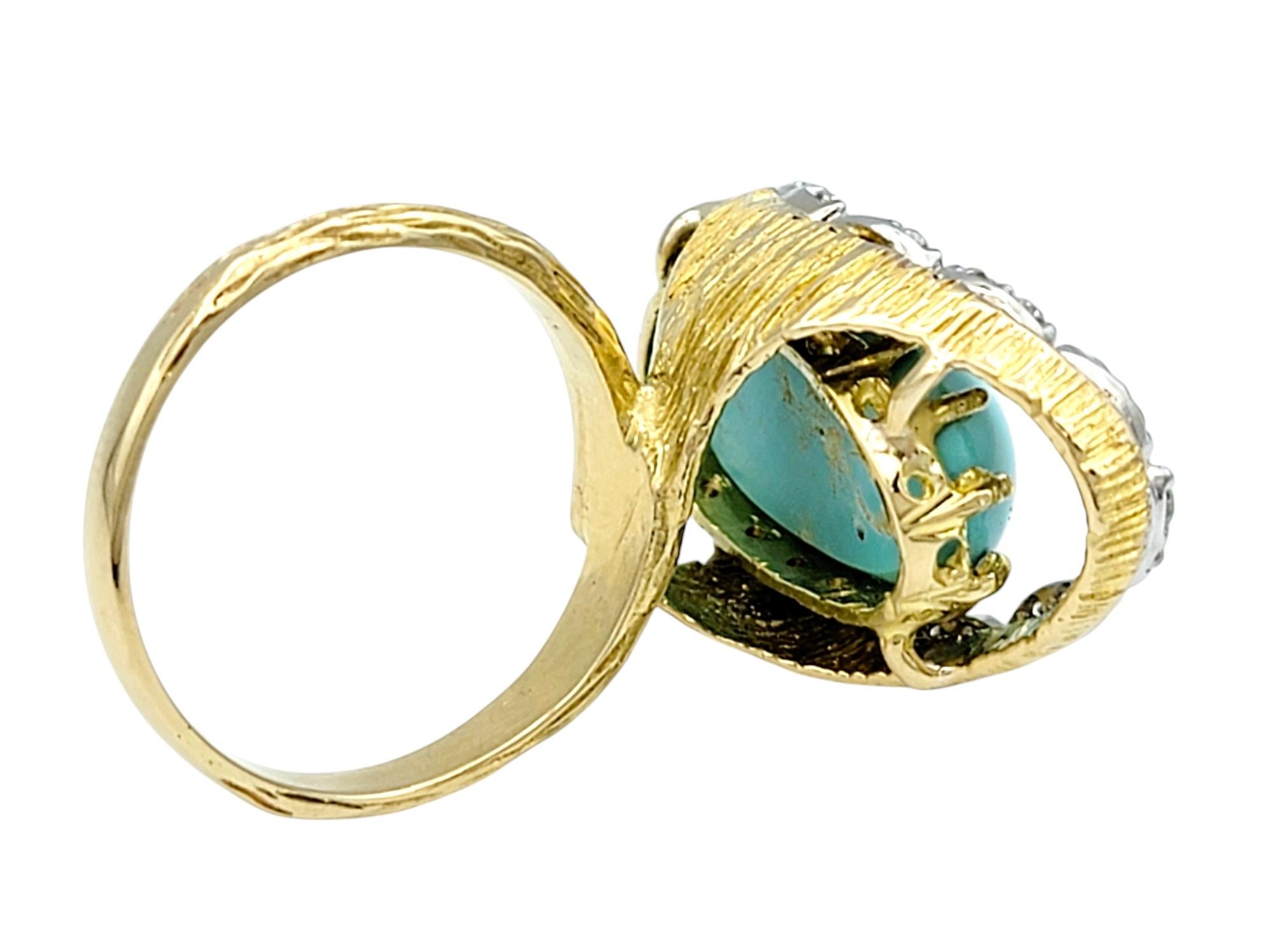 Donna Anello cocktail con turchese ovale tagliato a cabochon e diamante a raggiera in oro 18 carati in vendita