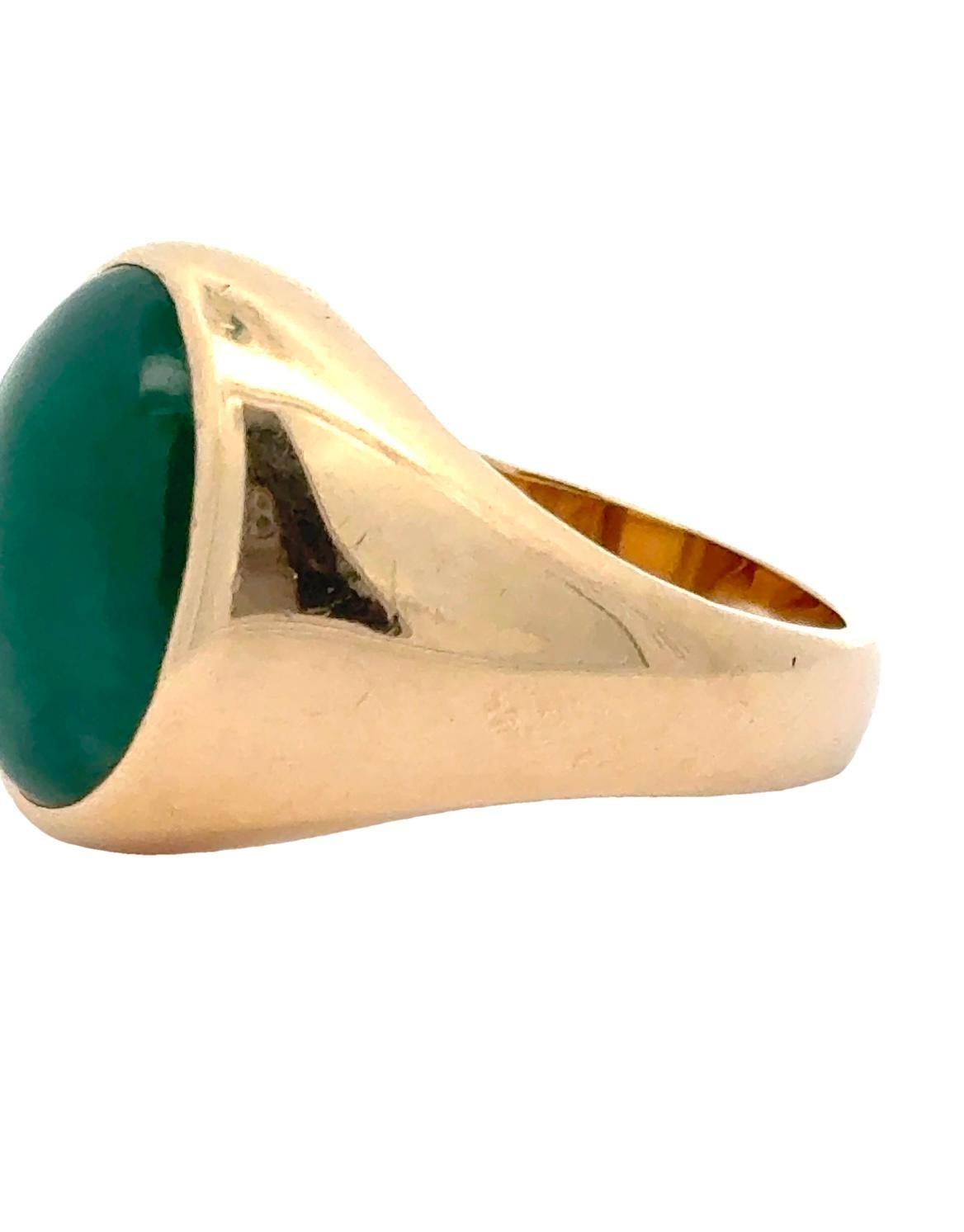 Ovaler Cabochon-Ring aus 14 Karat Gelbgold mit Smaragd und Smaragd (Ovalschliff)