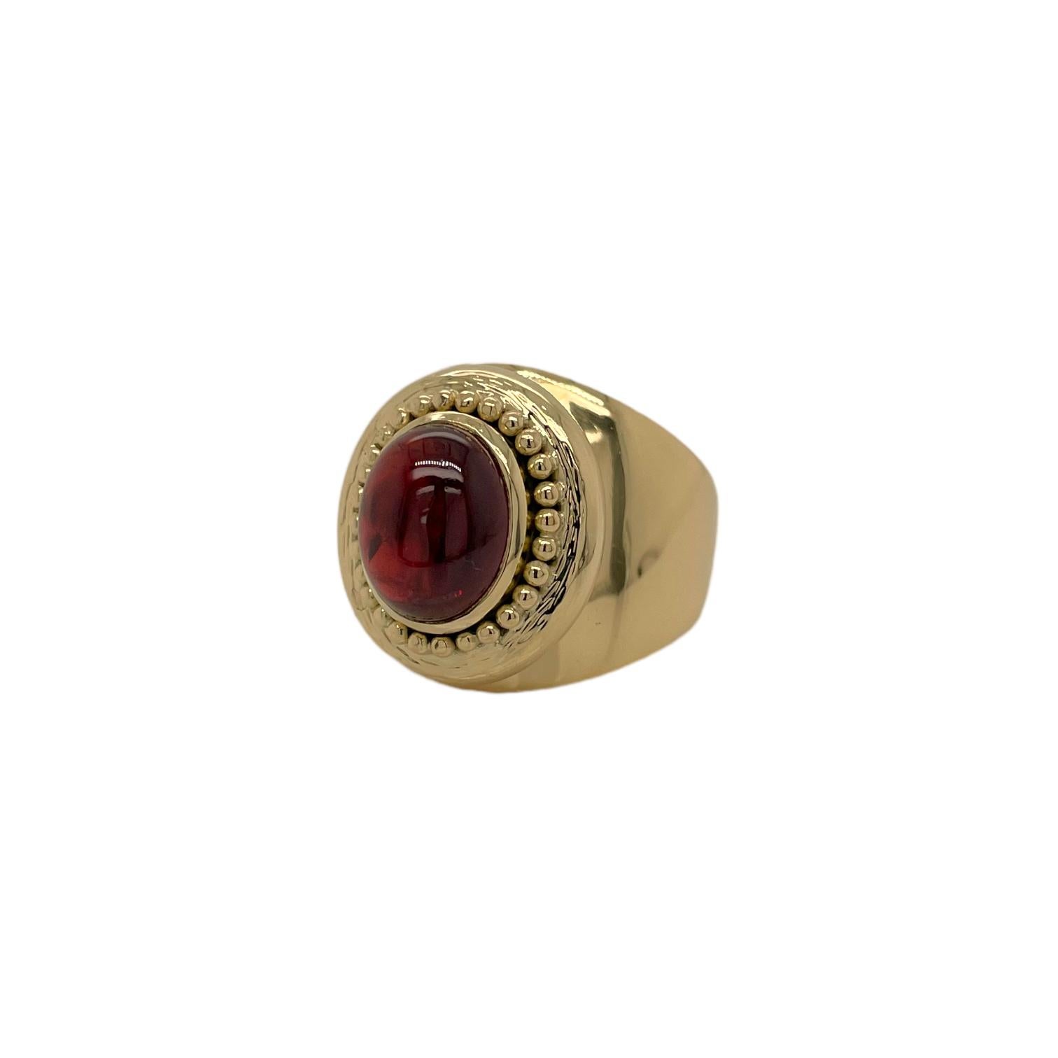 Oval Cut Oval Cabochon Garnet & 18K Yellow Gold Ring  For Sale