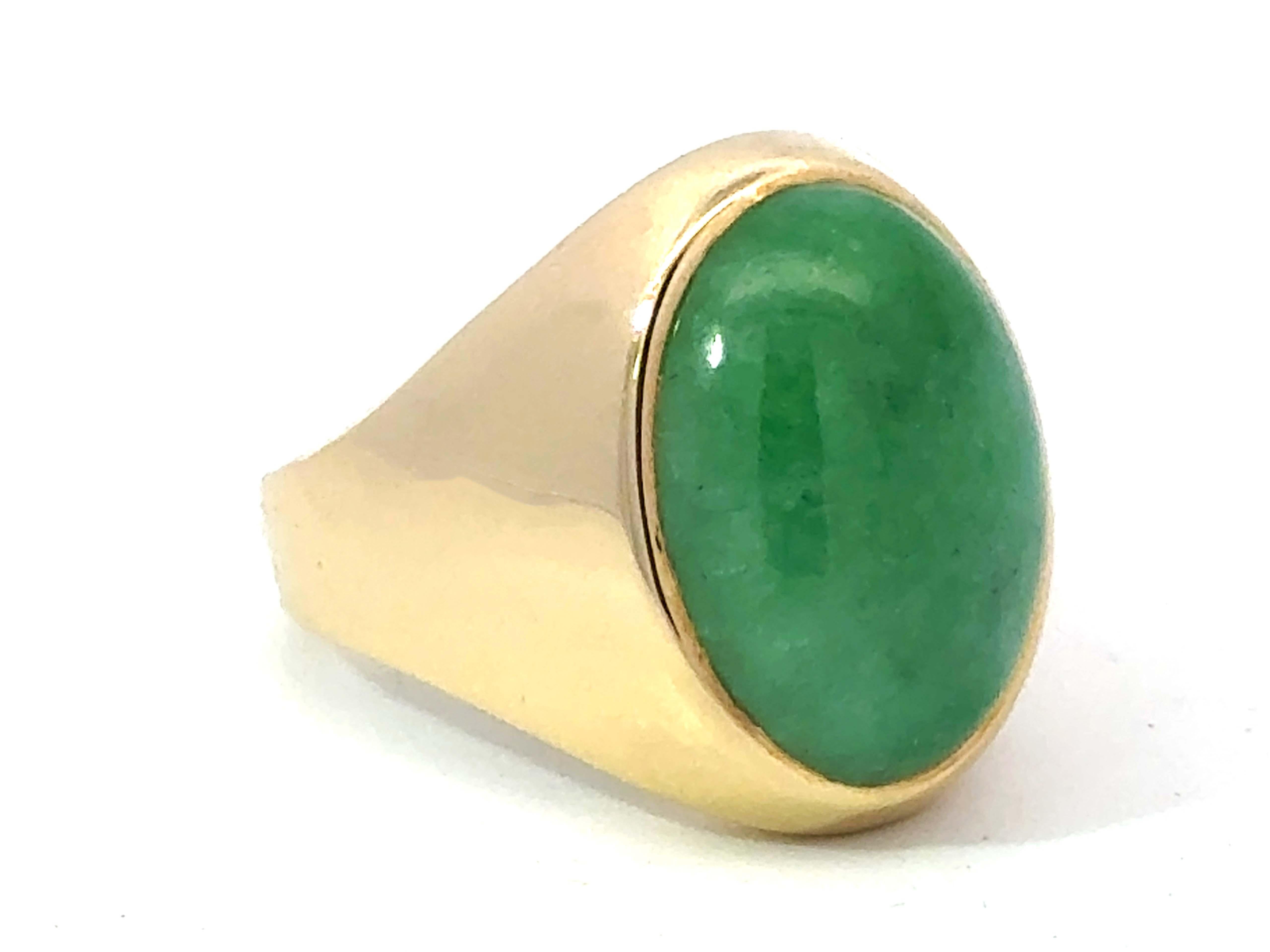 Modern Oval Cabochon Green Jade Ring 14K Yellow Gold For Sale