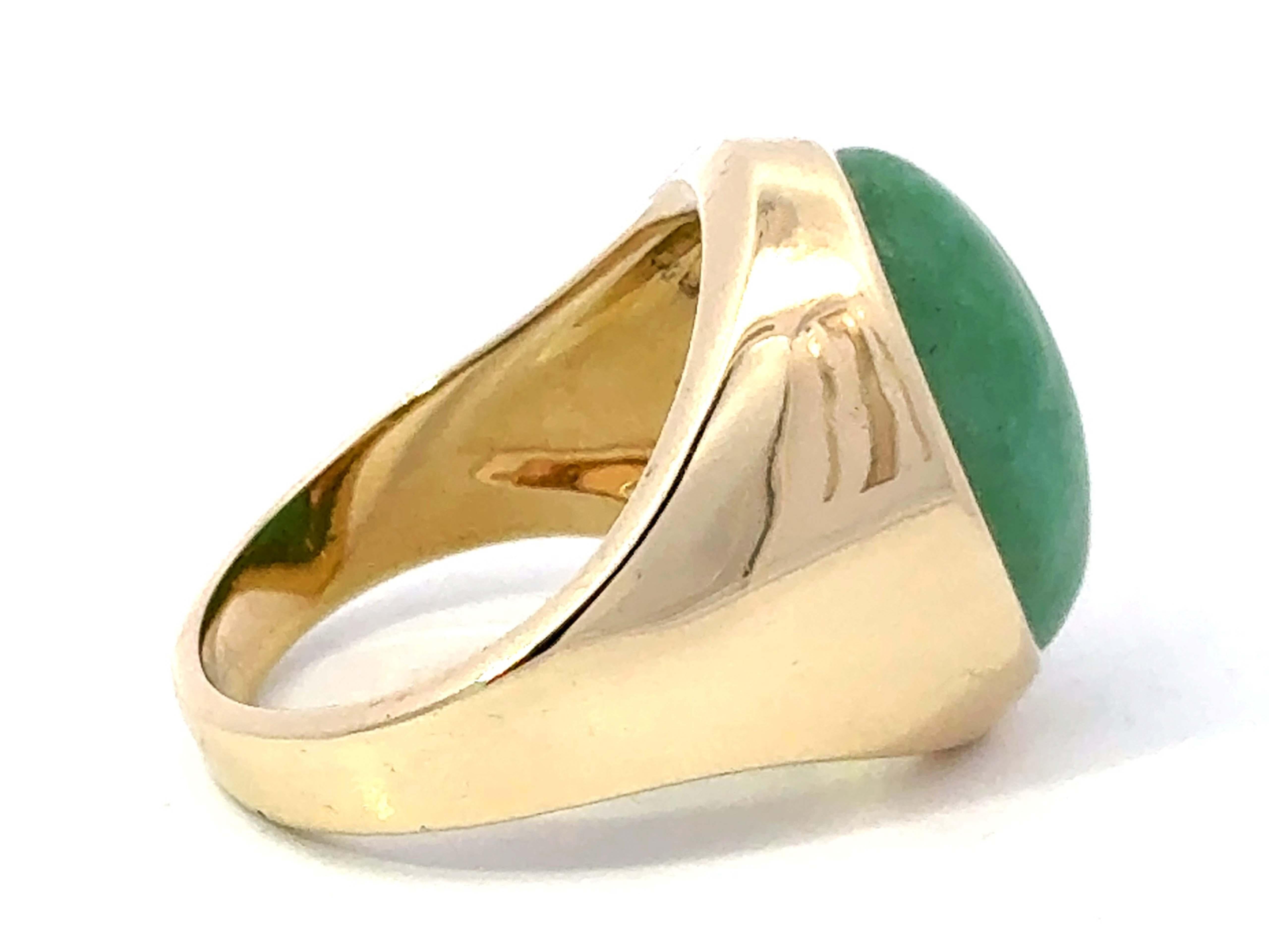 Women's Oval Cabochon Green Jade Ring 14K Yellow Gold For Sale