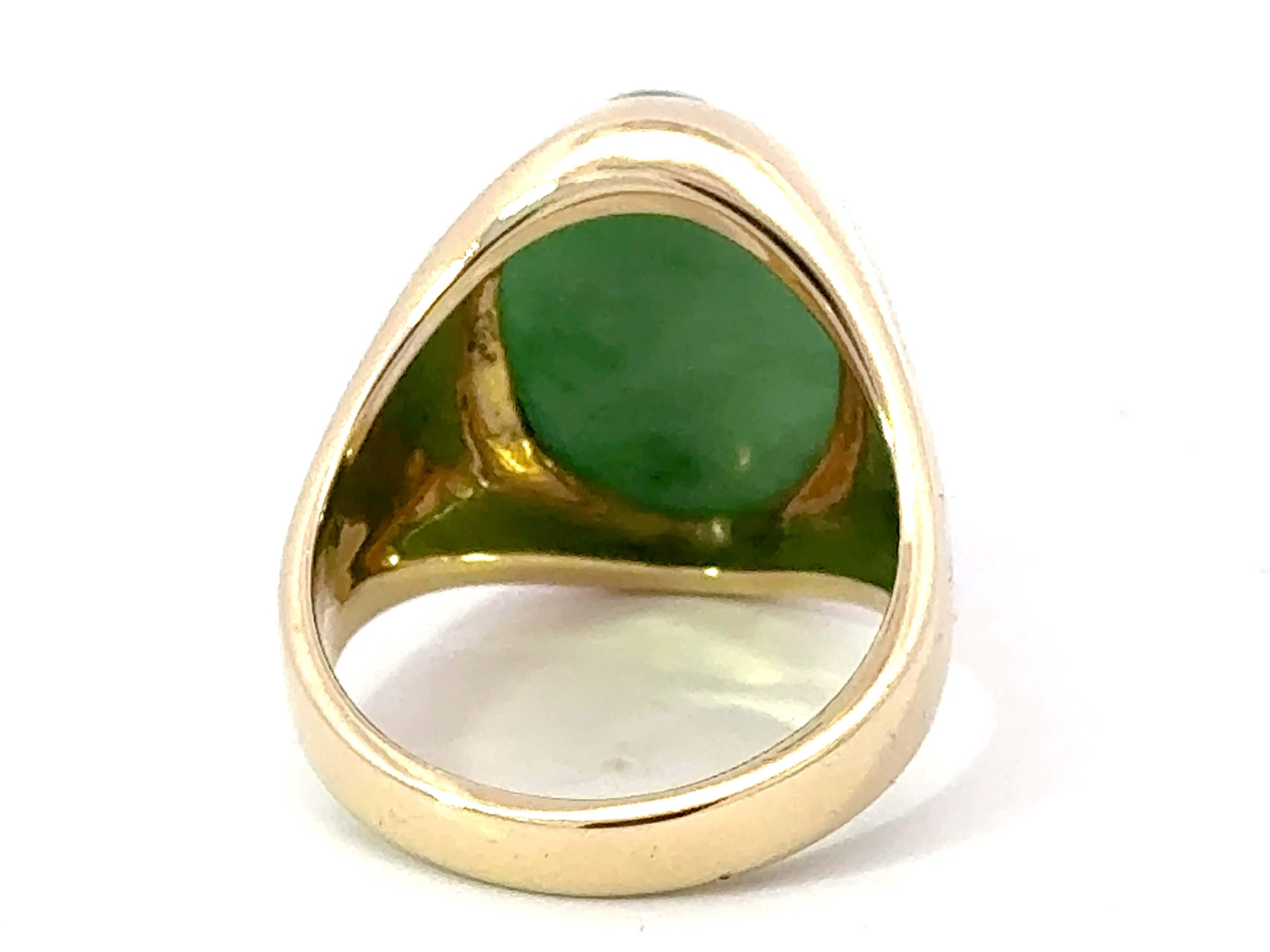 Oval Cabochon Green Jade Ring 14K Yellow Gold For Sale 2