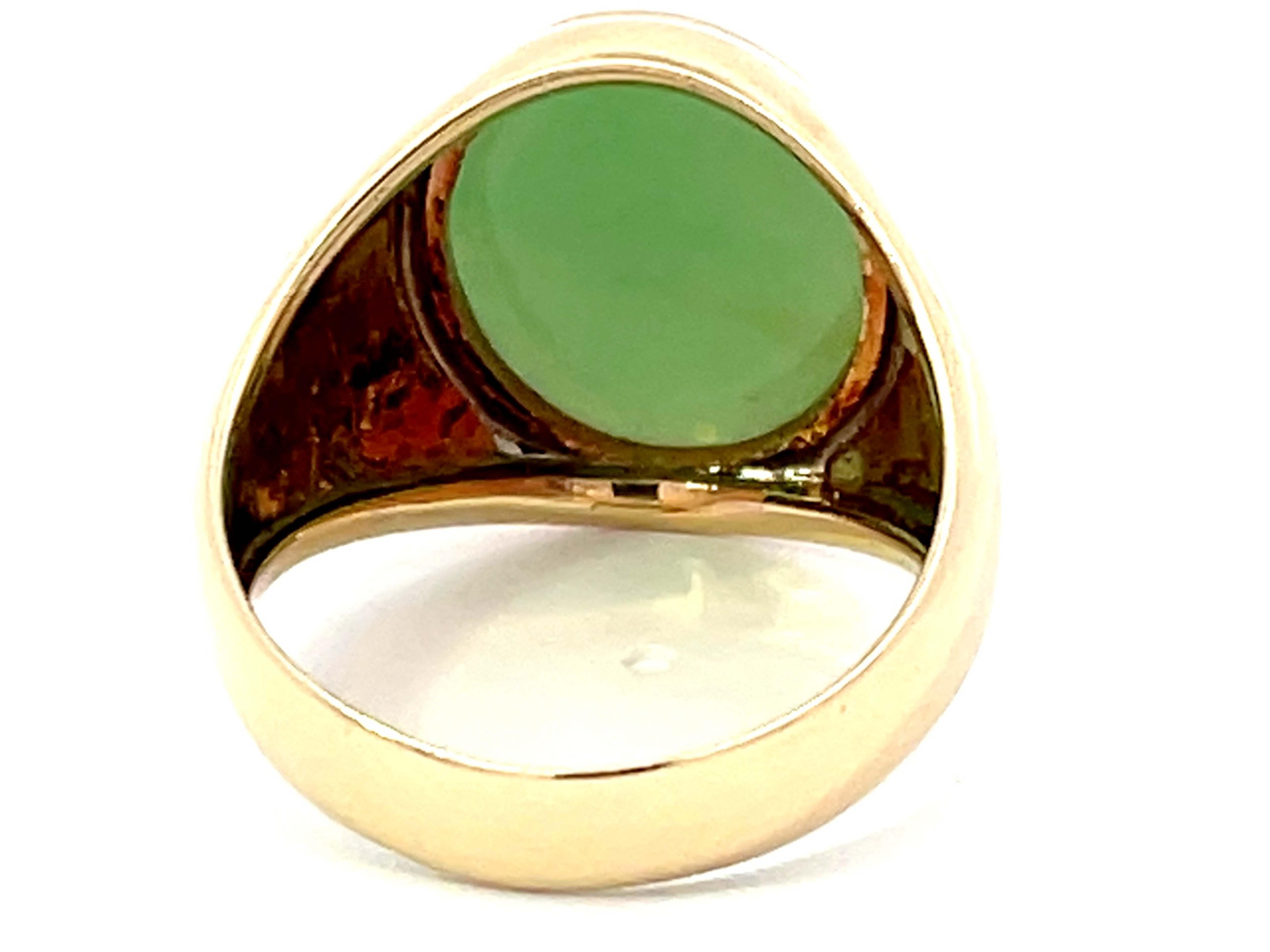 Women's Oval Cabochon Green Jade Ring in 14k Yellow Gold For Sale