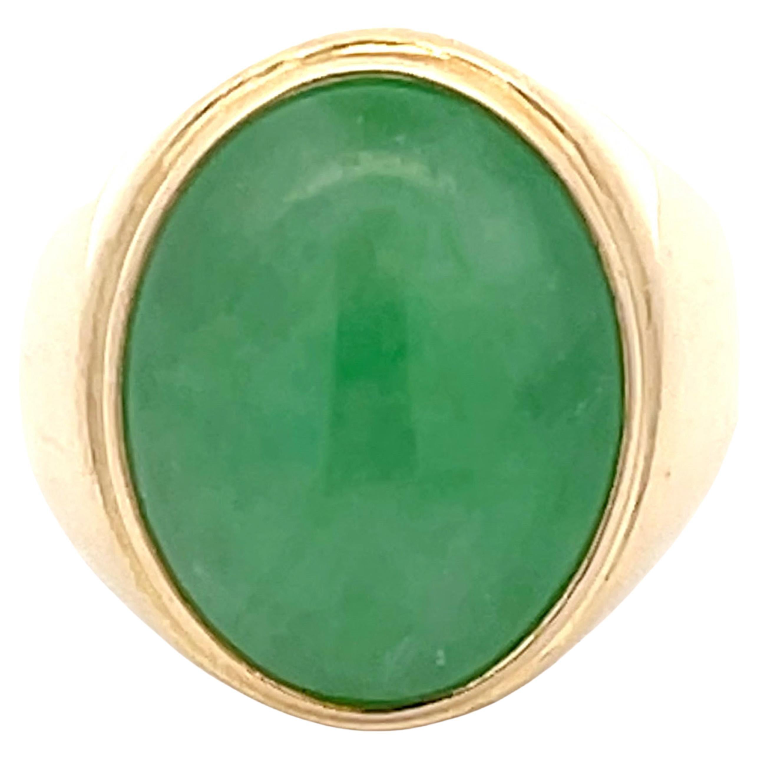 Bague en or jaune 14 carats avec jade vert cabochon ovale