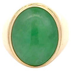 Vintage Oval Cabochon Green Jade Ring in 14k Yellow Gold