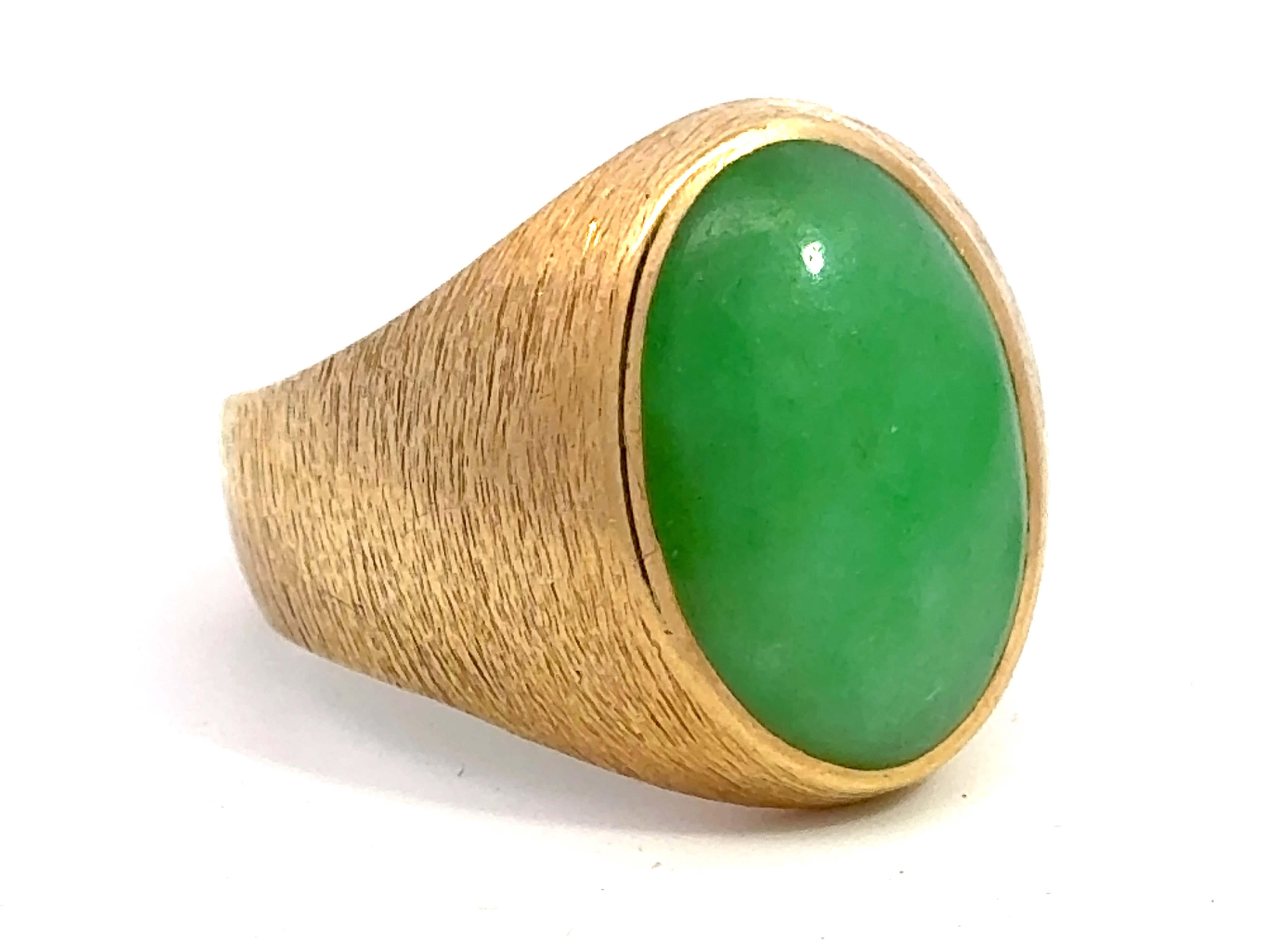 Modern Oval Cabochon Green Jade Ring Satin Finish 14K Yellow Gold For Sale