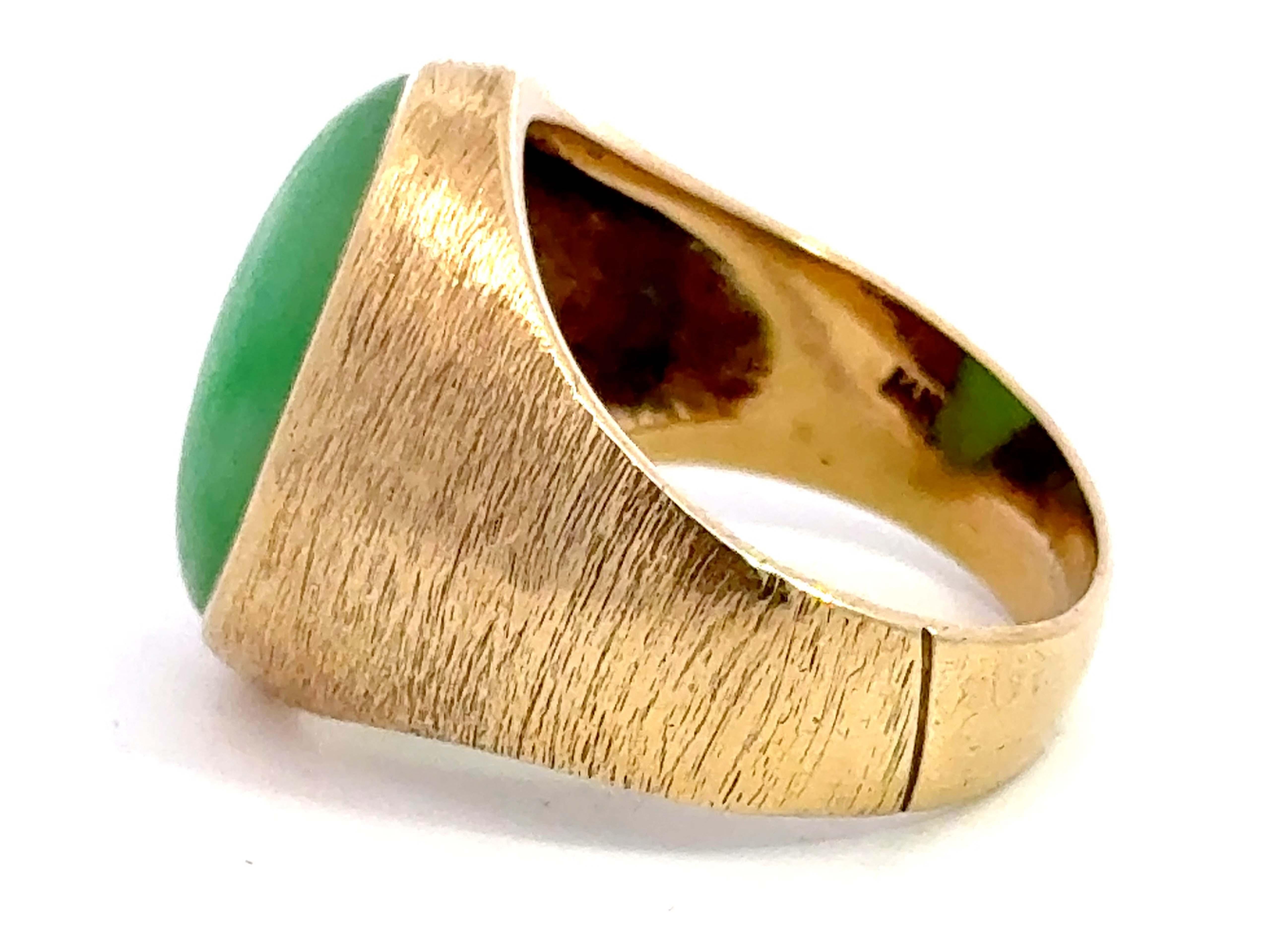Oval Cabochon Green Jade Ring Satin Finish 14K Yellow Gold For Sale 1