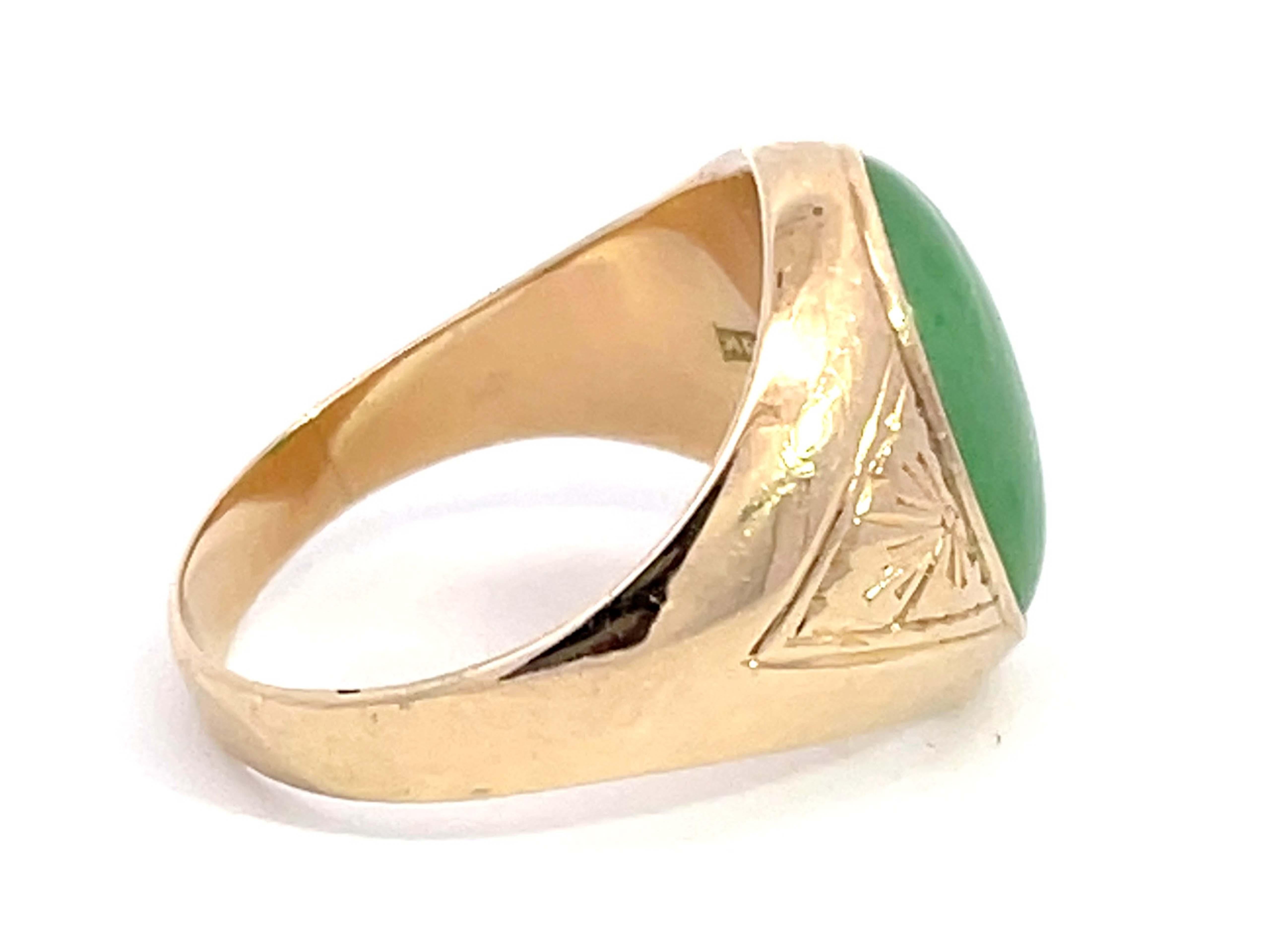 Modern Oval Cabochon Green Jade Ring with Triangle Design Shoulders in 14k Yellow Gold For Sale