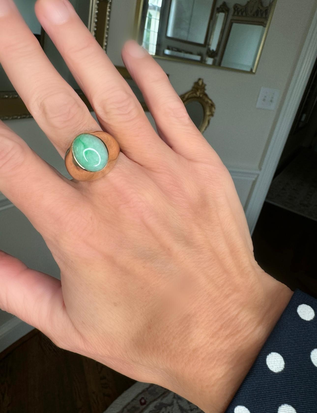 Ovaler Cabochon-Ring aus Jade und 14K Gelbgold im Vintage-Stil (Moderne)
