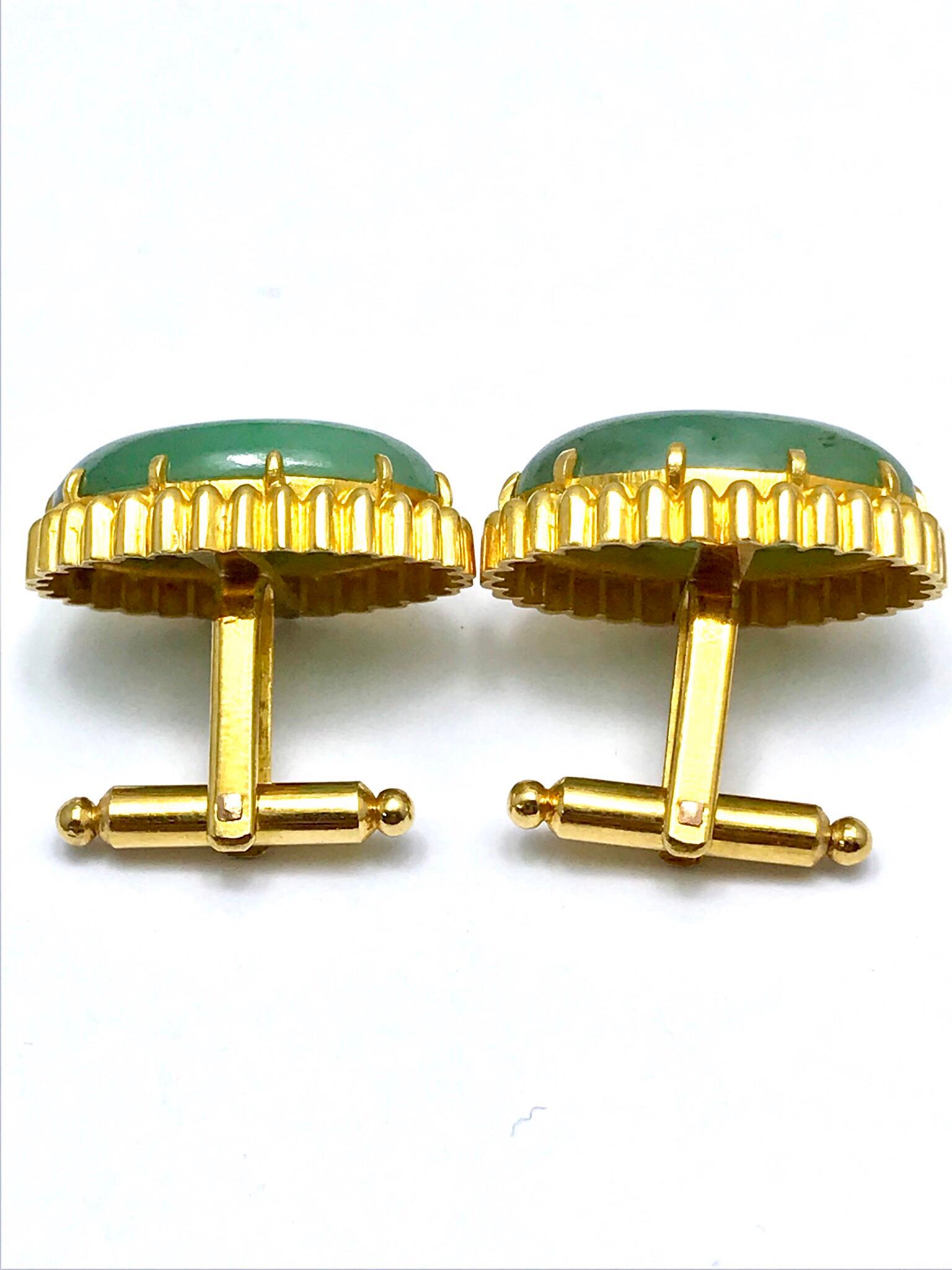 Retro Oval Cabochon Jade and 18 Karat Yellow Gold Cufflink Set For Sale