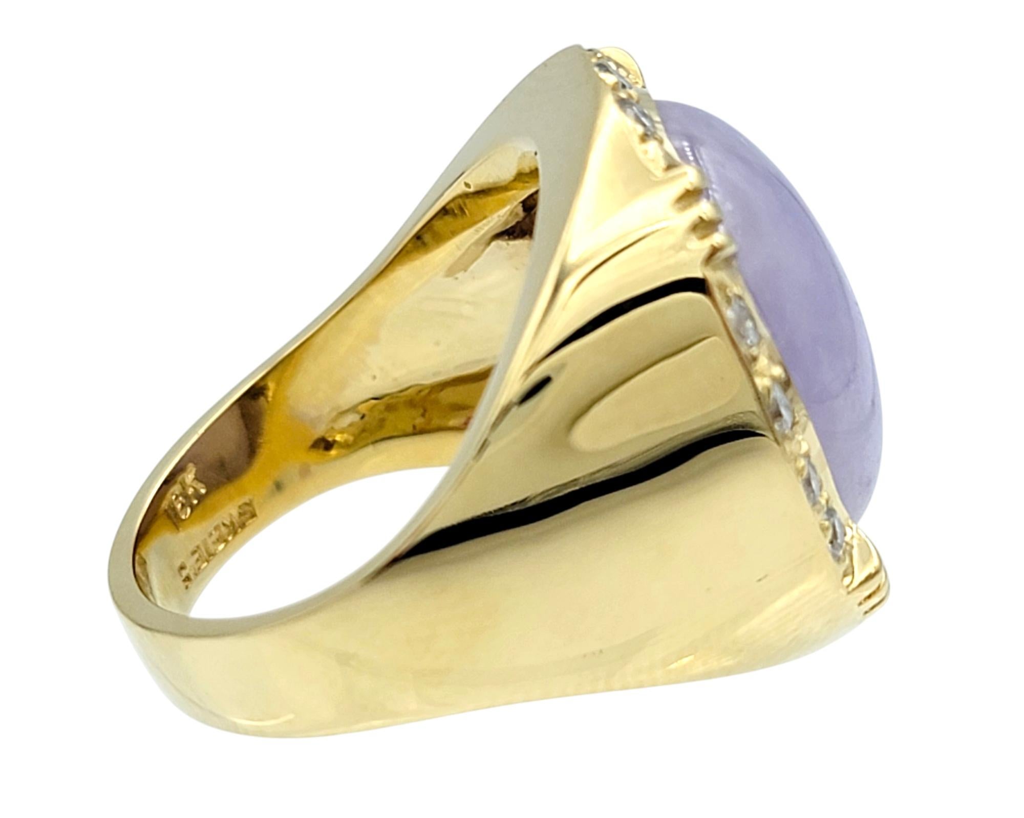 Oval Cabochon Light Purple Jade Cocktail Ring with Diamonds in 18 Karat Gold For Sale 1