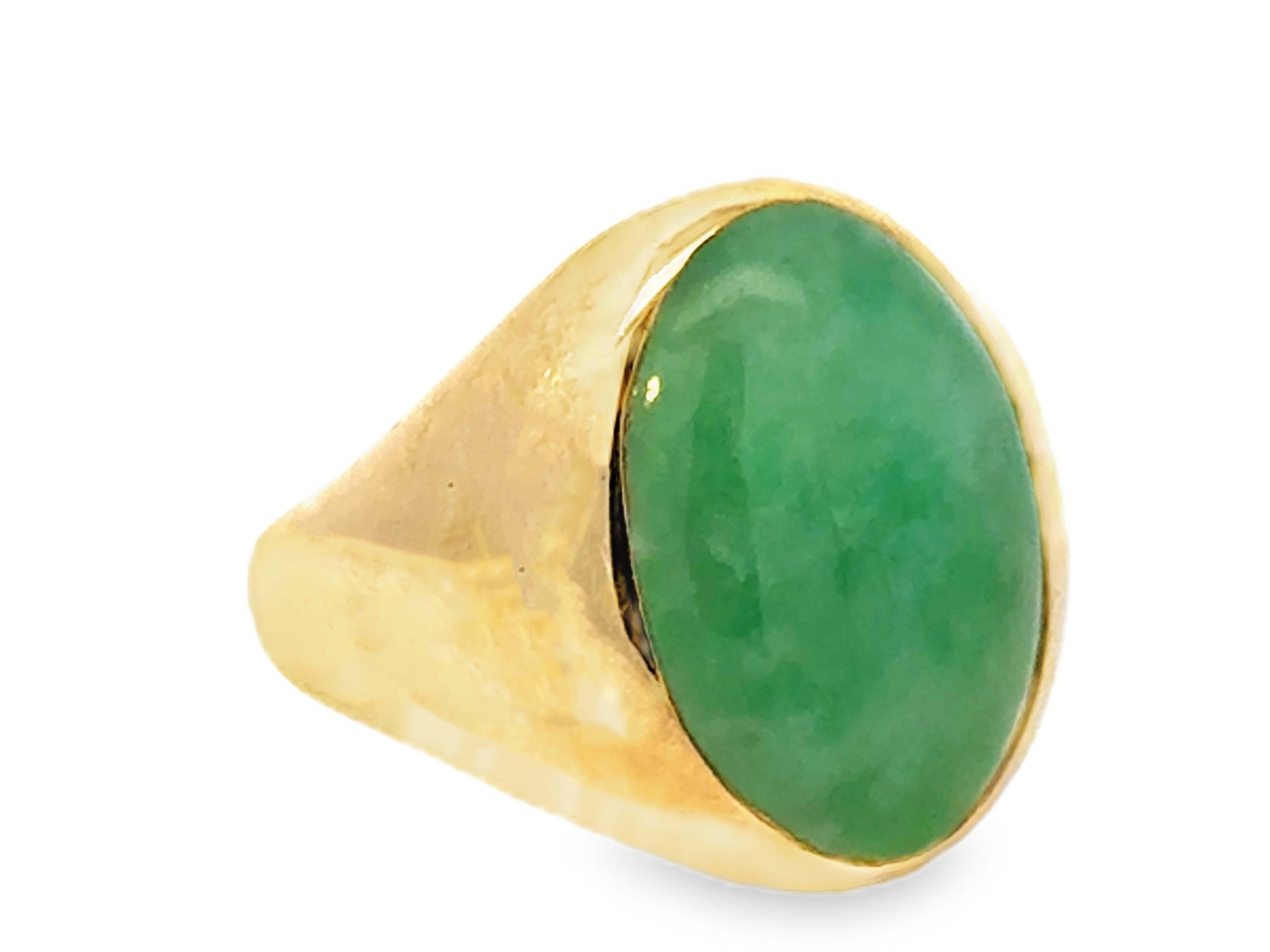 Modern Oval Cabochon Mottled Green Jade Ring 14K Yellow Gold For Sale