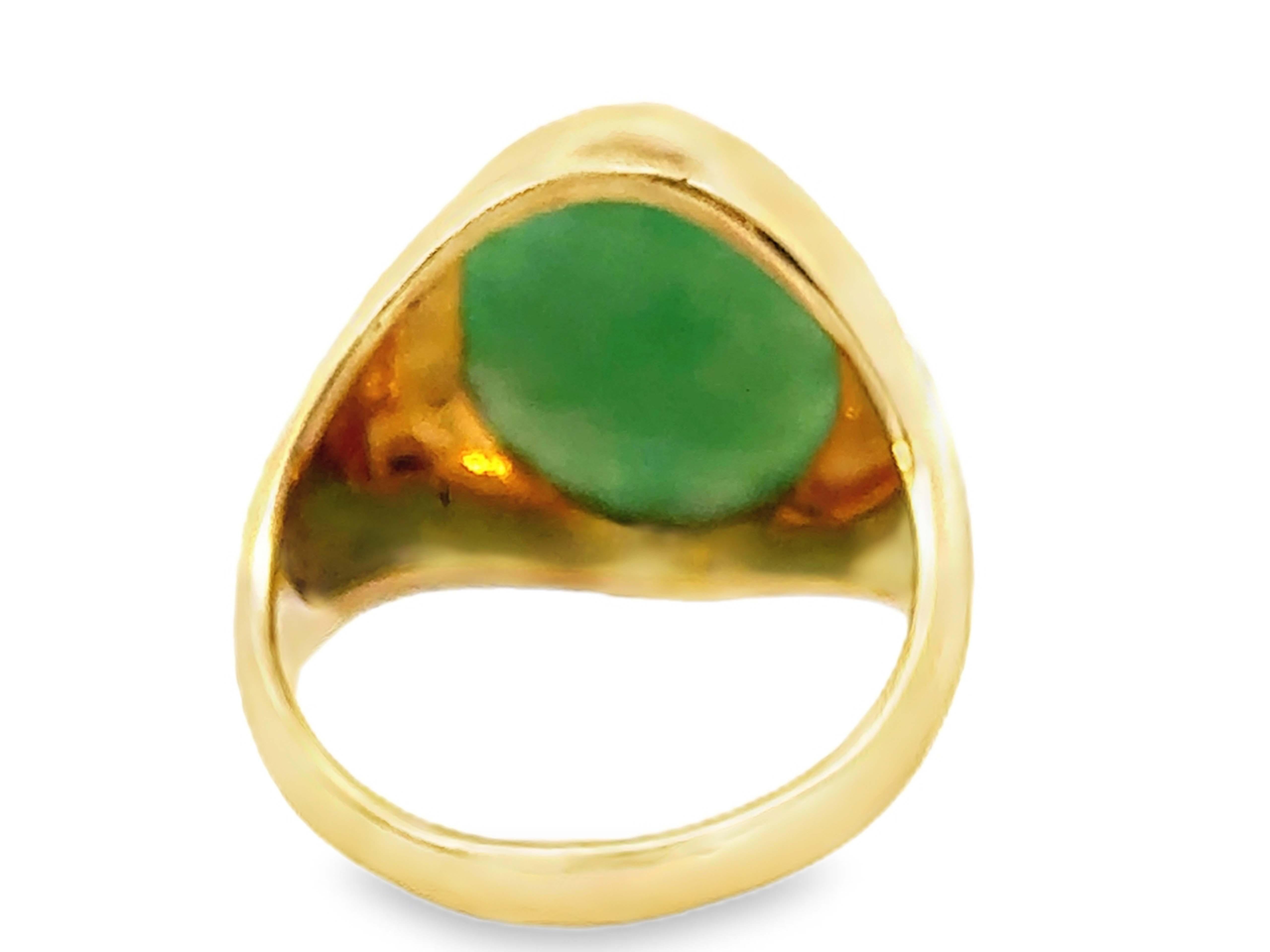 Oval Cabochon Mottled Green Jade Ring 14K Yellow Gold For Sale 2