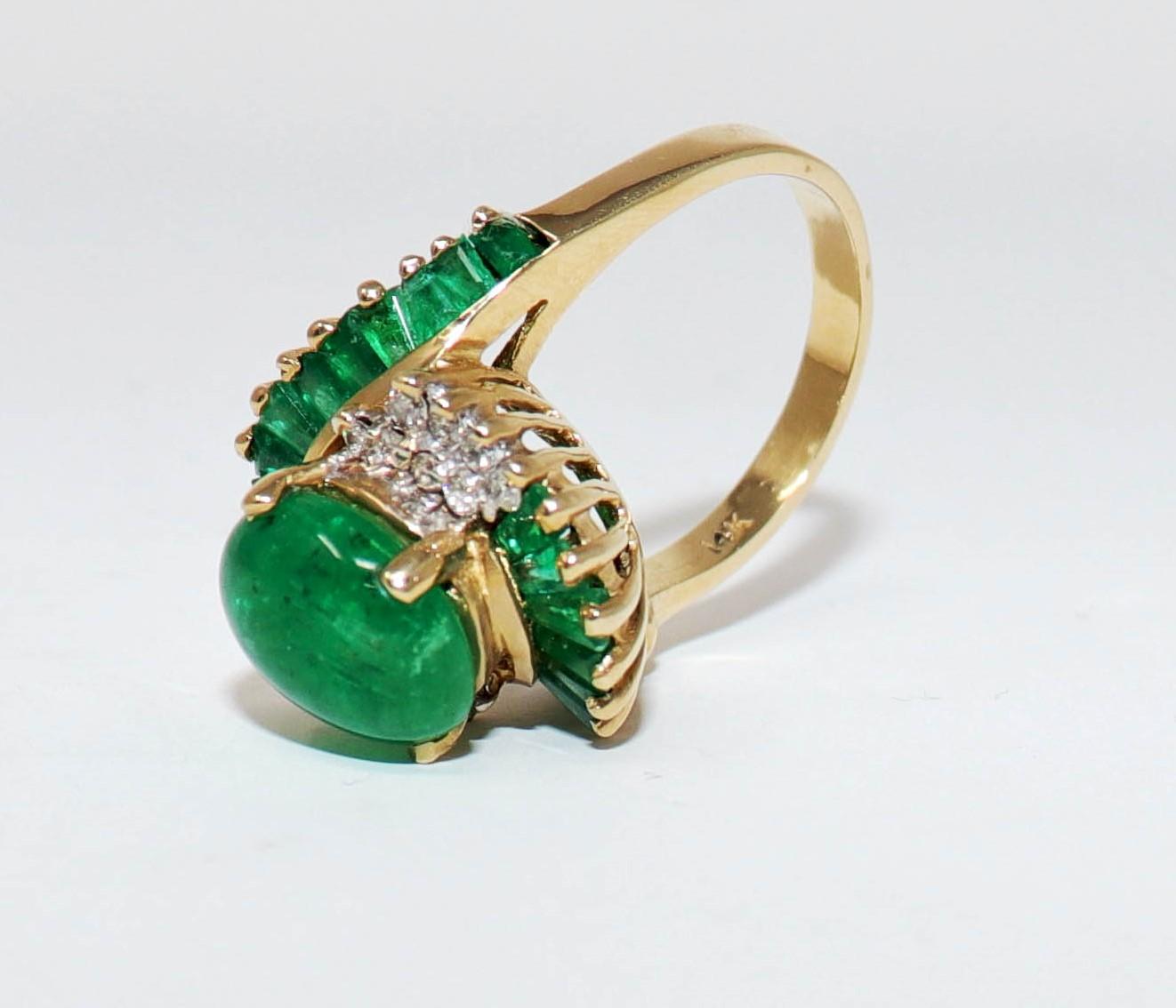 Oval Cabochon Natural Beryl Emerald and Diamond Bypass Ring 14 Karat Yellow Gold In Good Condition For Sale In Scottsdale, AZ