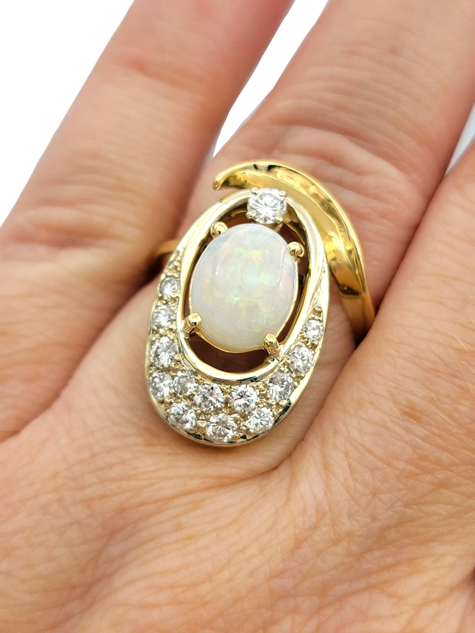 Ovaler Cabochon Opal und runder Diamant Länglicher Cocktailring 14 Karat Gelbgold im Angebot 6