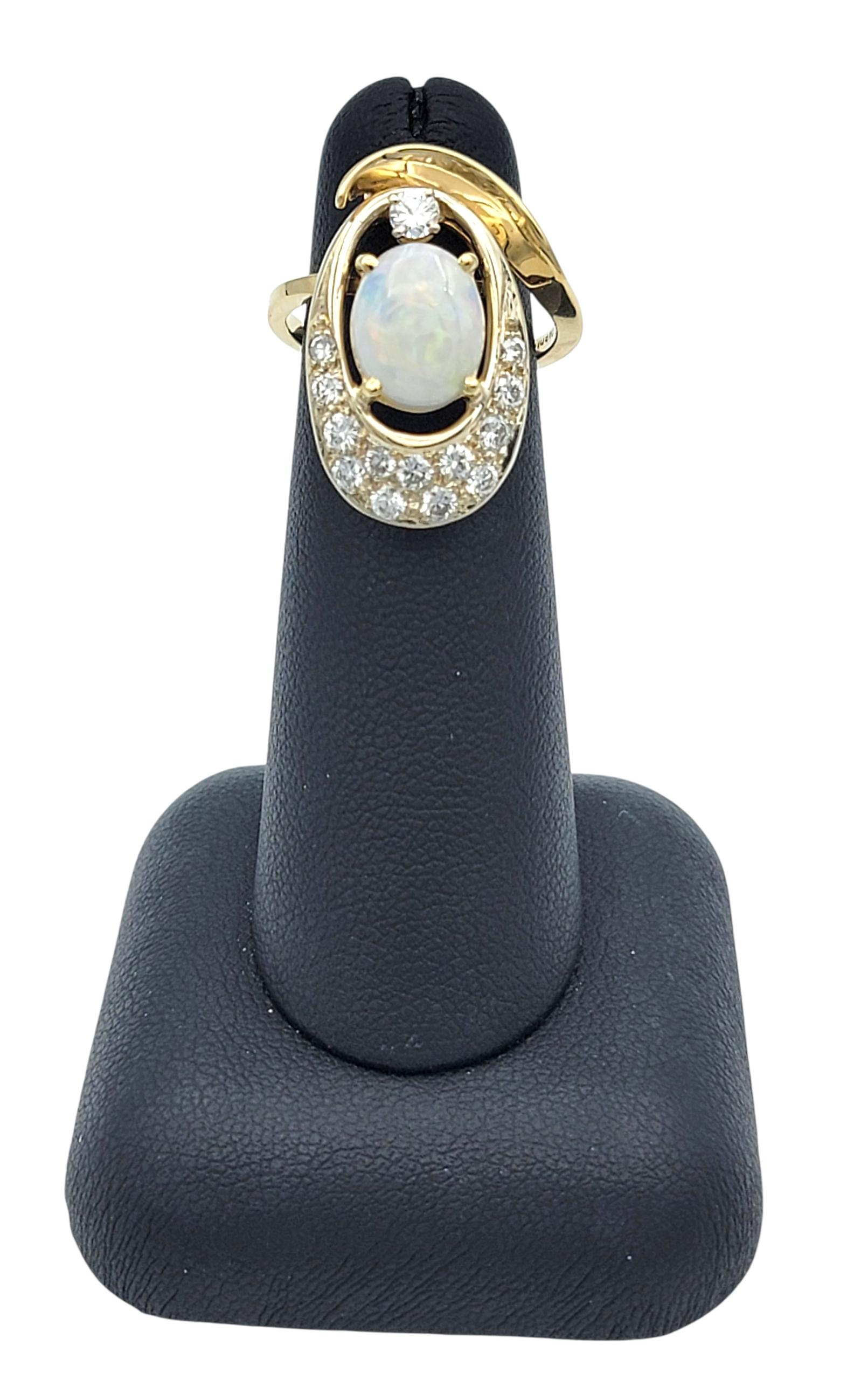 Ovaler Cabochon Opal und runder Diamant Länglicher Cocktailring 14 Karat Gelbgold im Angebot 7