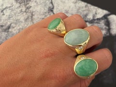 Bague en or jaune 14 carats avec cabochon ovale en jade vert pâle et diamants