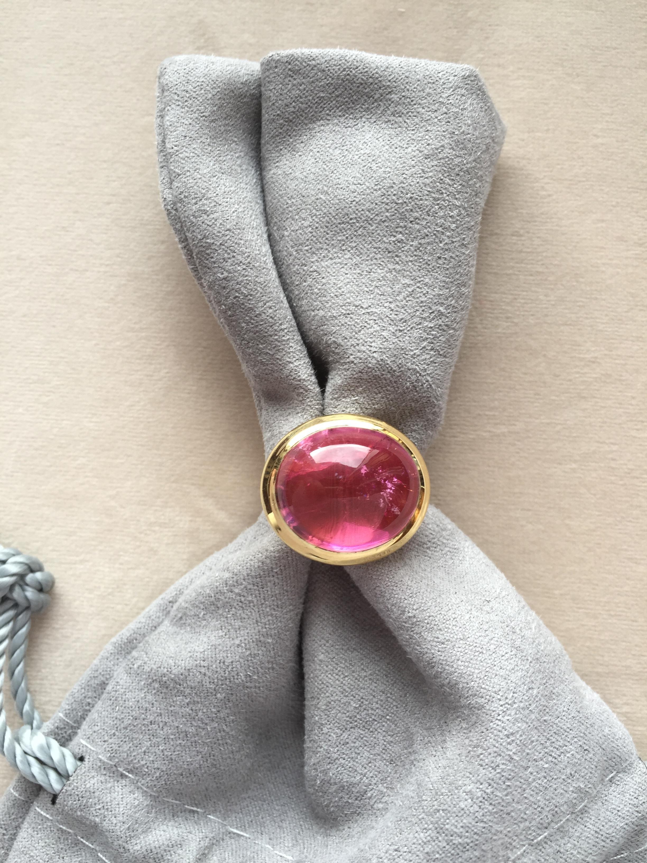 Contemporary Oval Cabochon Pink Tourmaline Ring in 18 K Yellow Gold For Sale