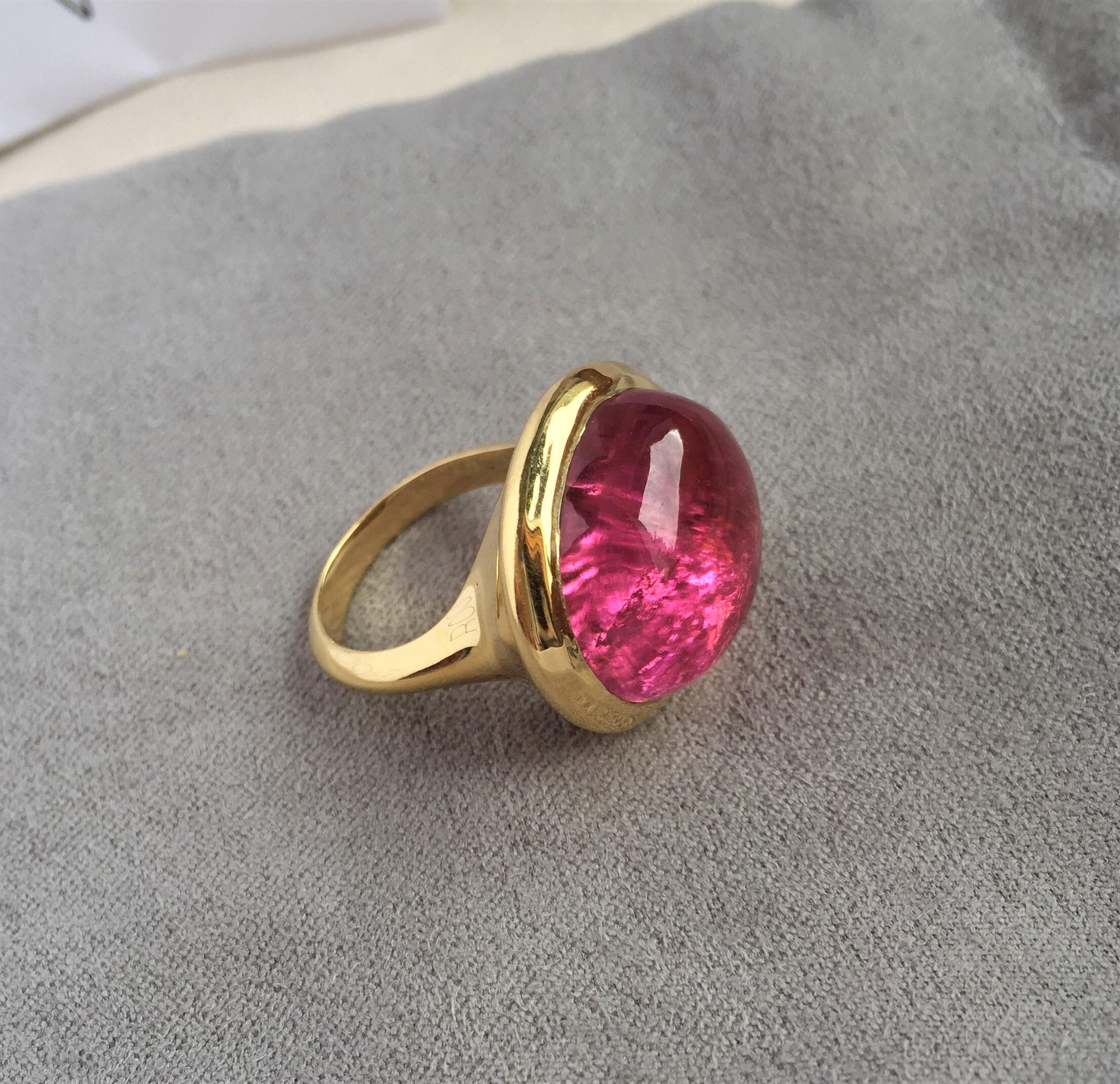 Women's Oval Cabochon Pink Tourmaline Ring in 18 K Yellow Gold For Sale