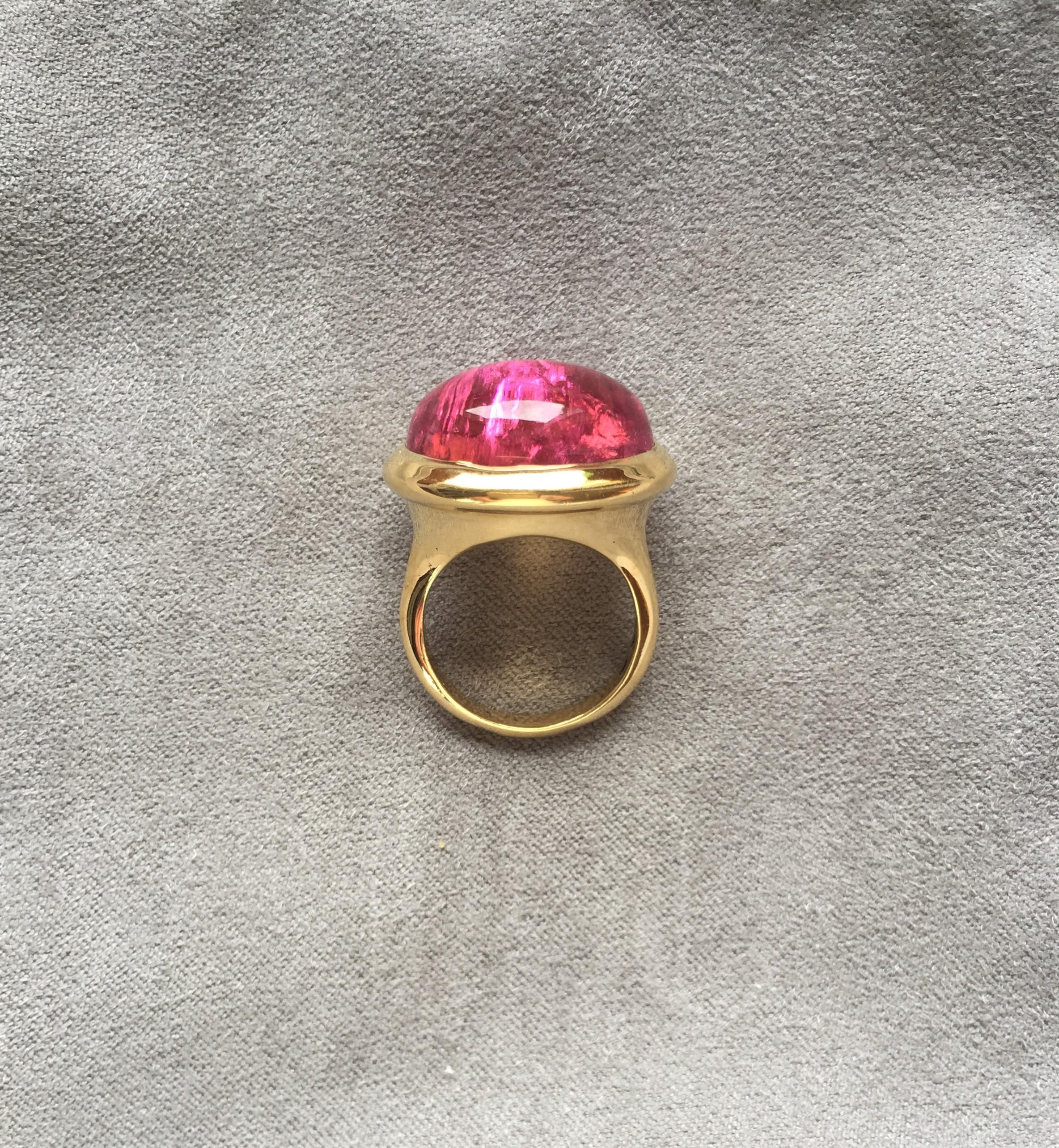 Oval Cabochon Pink Tourmaline Ring in 18 K Yellow Gold For Sale