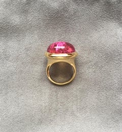 Oval Cabochon Pink Tourmaline Ring in 18 K Yellow Gold