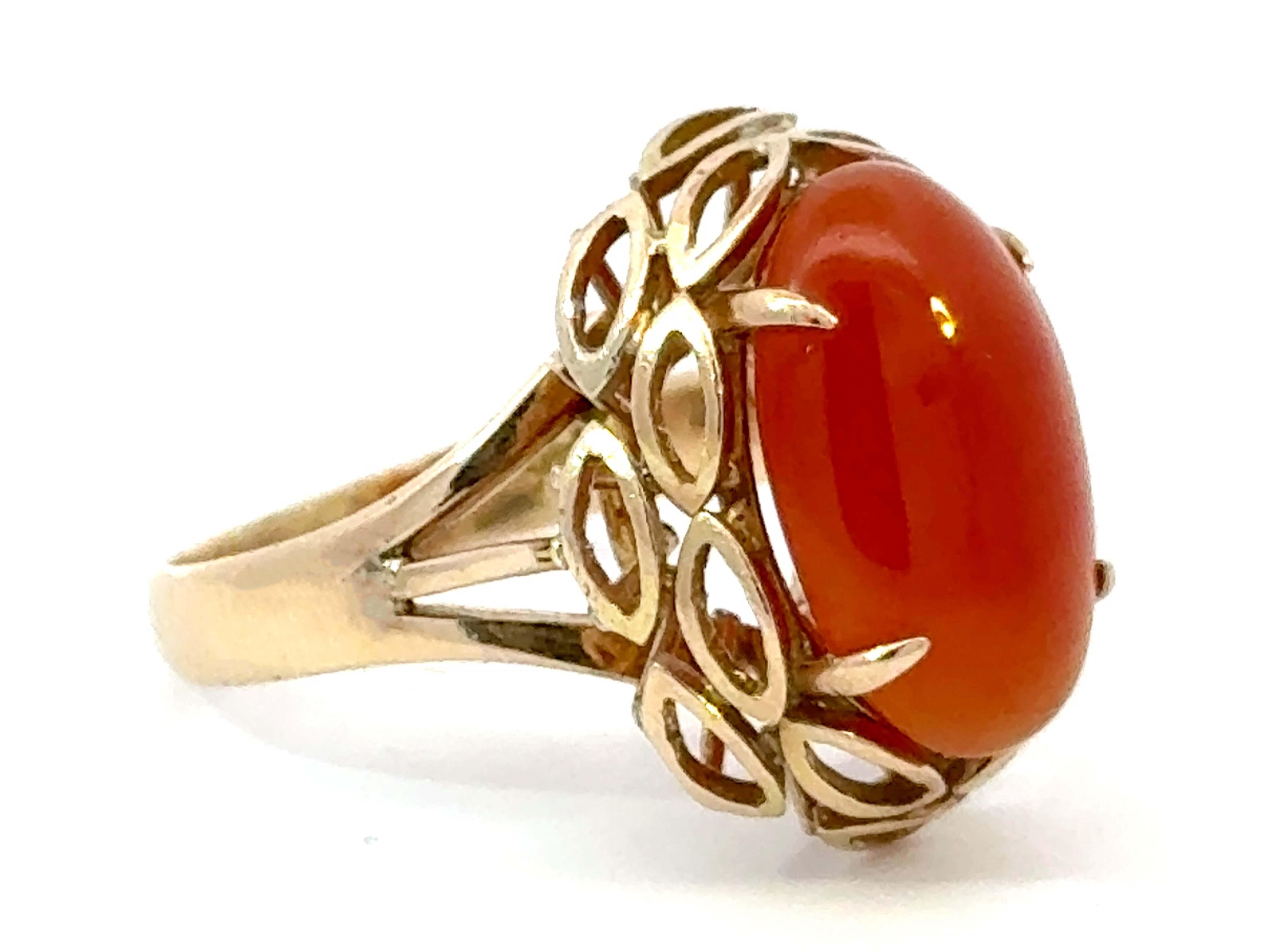 Modern Oval Cabochon Red Jade Ring 14k Yellow Gold For Sale