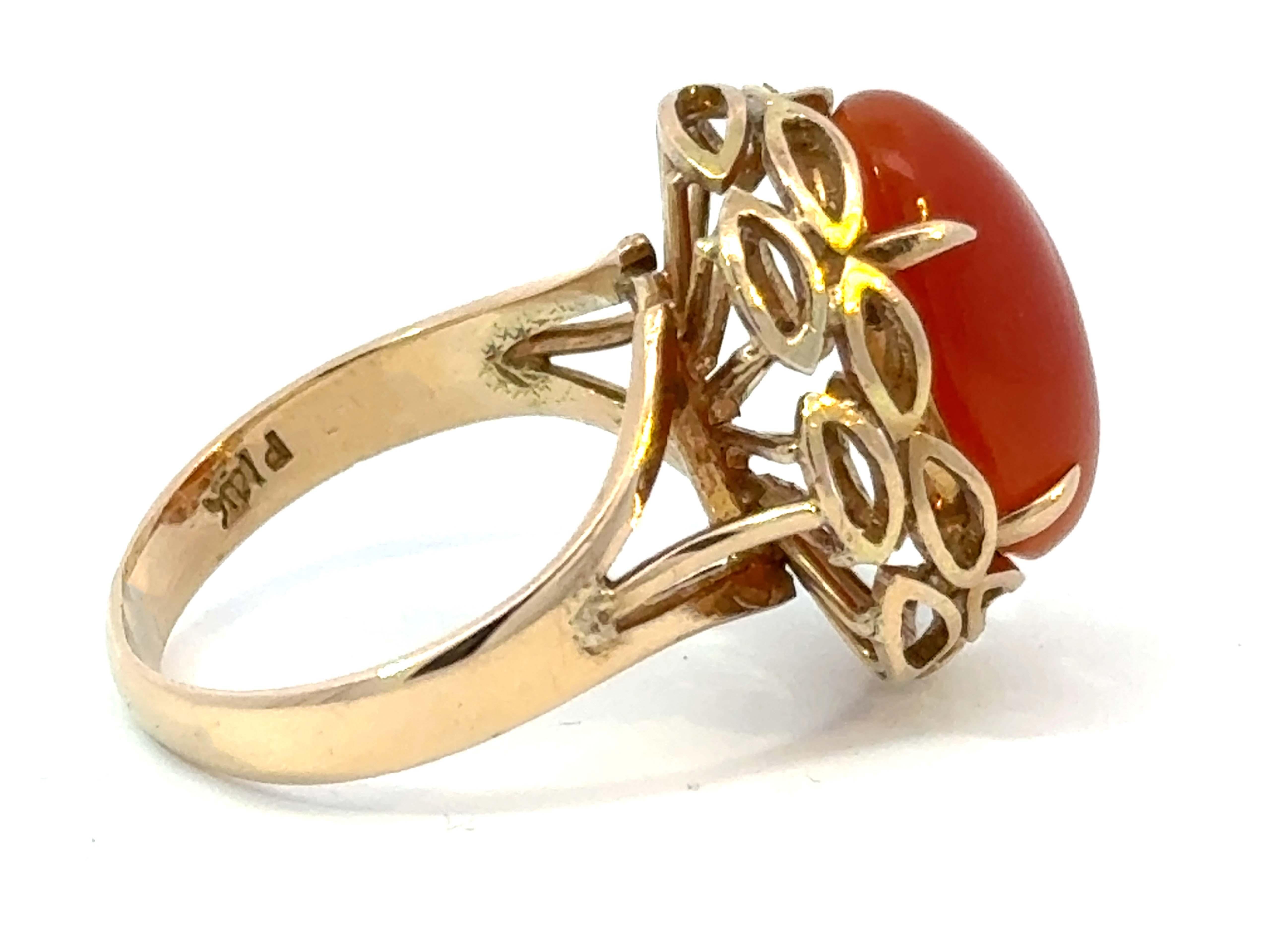 Oval Cabochon Red Jade Ring 14k Yellow Gold In Excellent Condition For Sale In Honolulu, HI